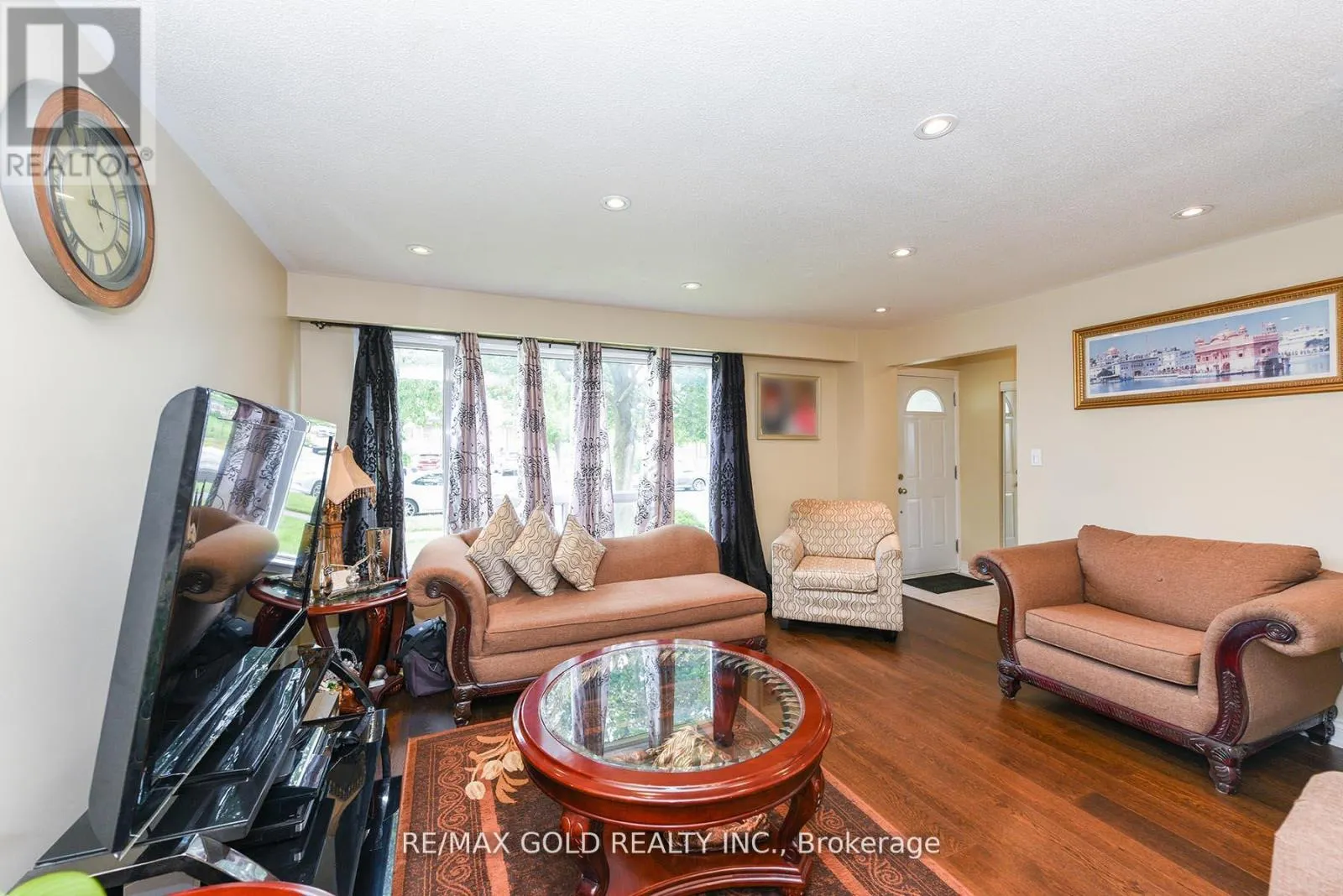 3507 LADDIE CRESCENT