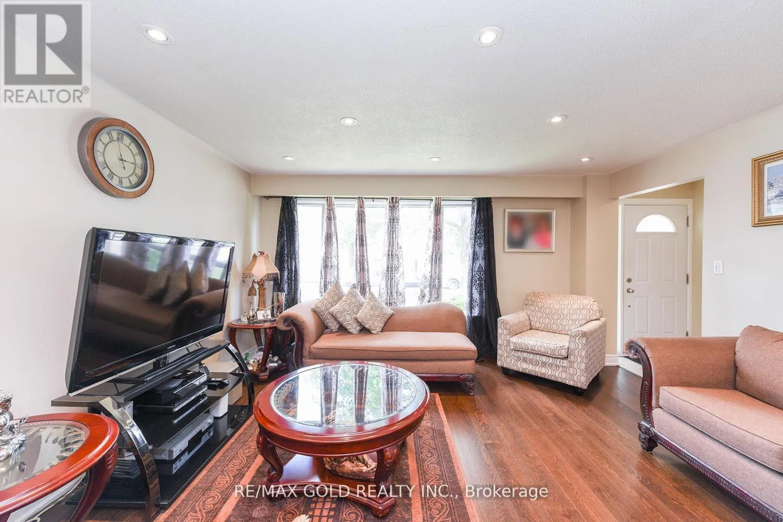 3507 LADDIE CRESCENT