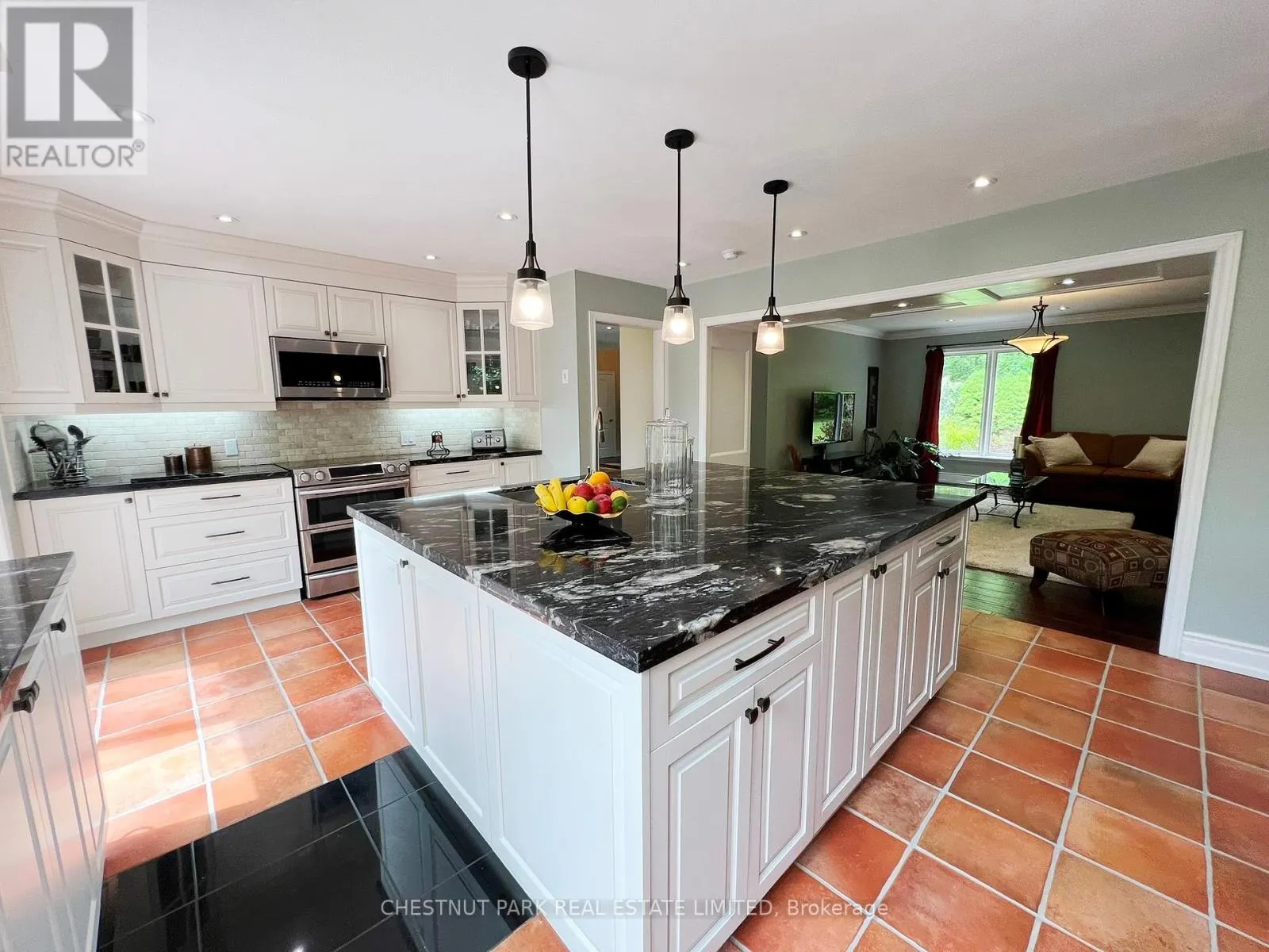 21 SOUTHRIDGE TRAIL