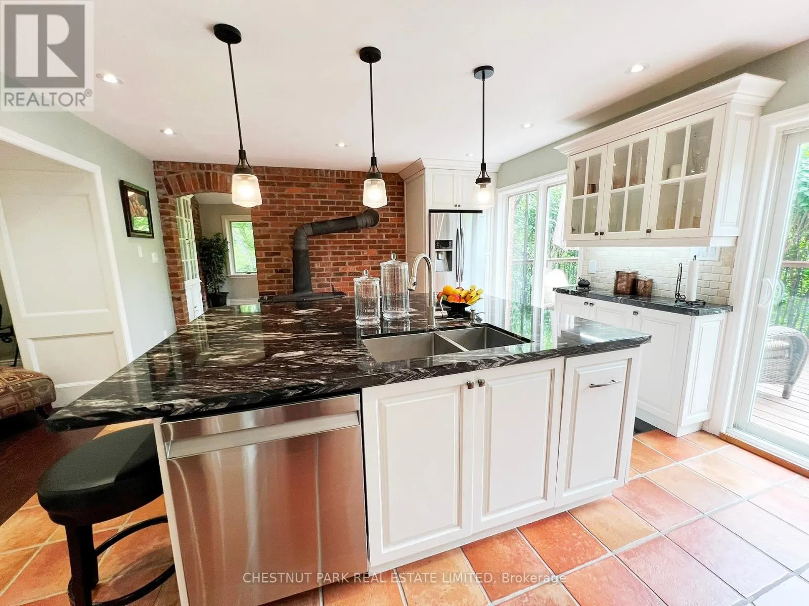 21 SOUTHRIDGE TRAIL