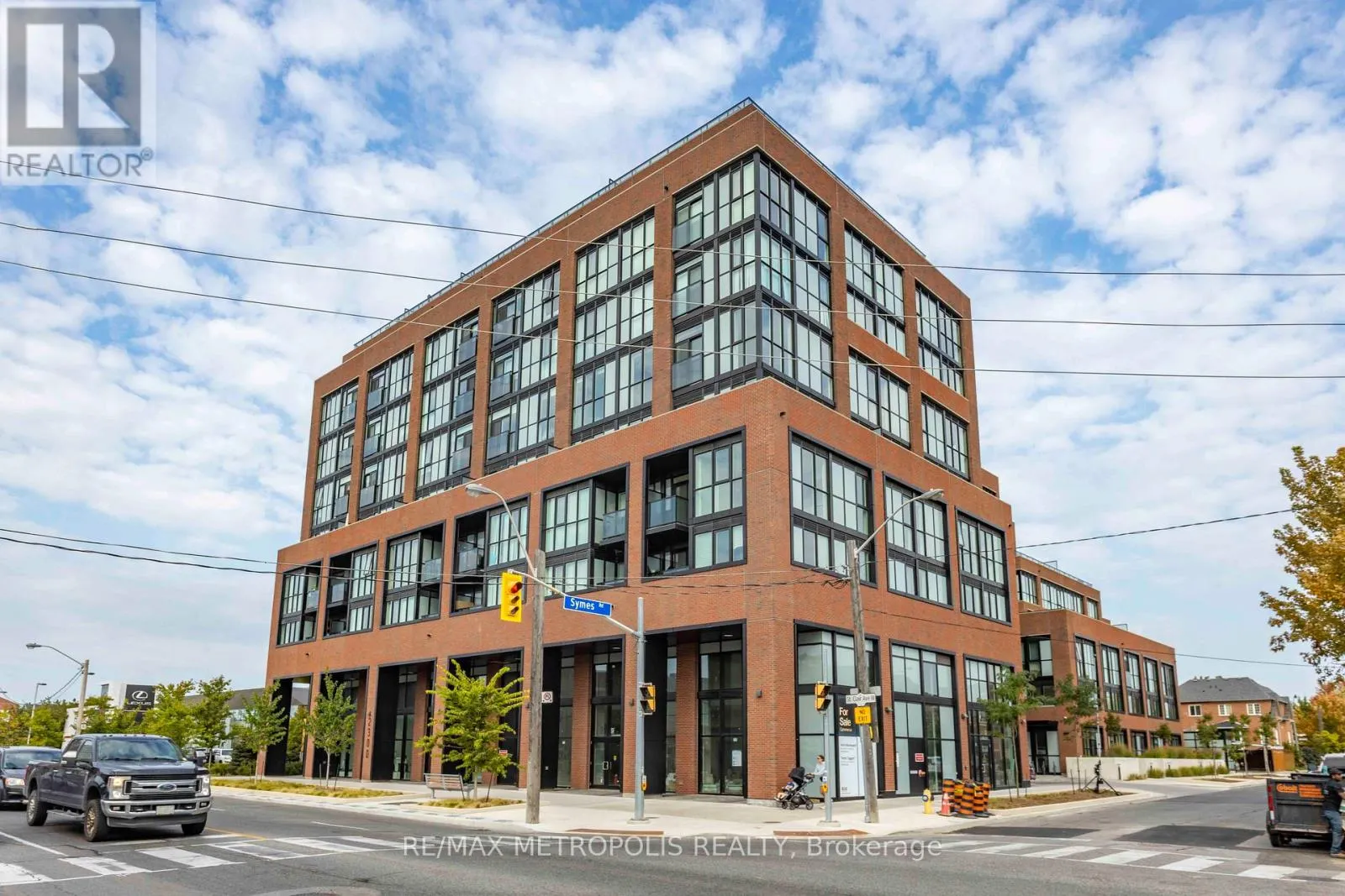 307 - 2300 ST CLAIR AVENUE W