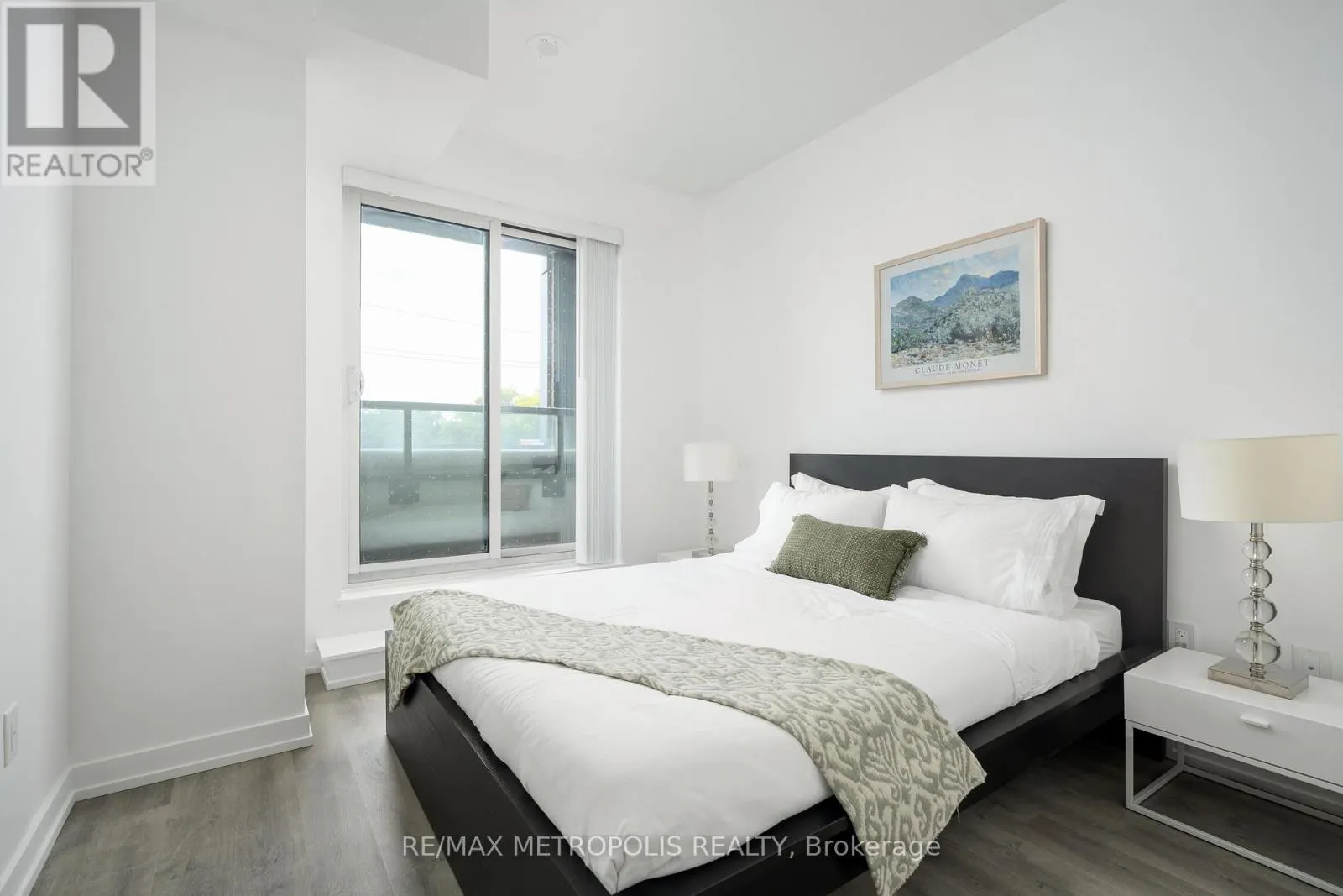 307 - 2300 ST CLAIR AVENUE W