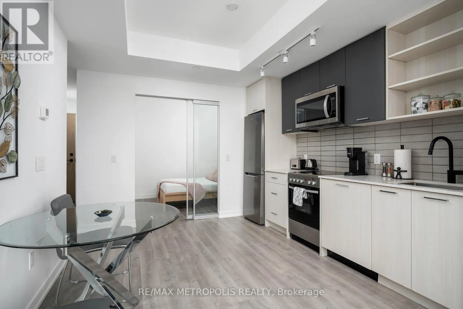 307 - 2300 ST CLAIR AVENUE W