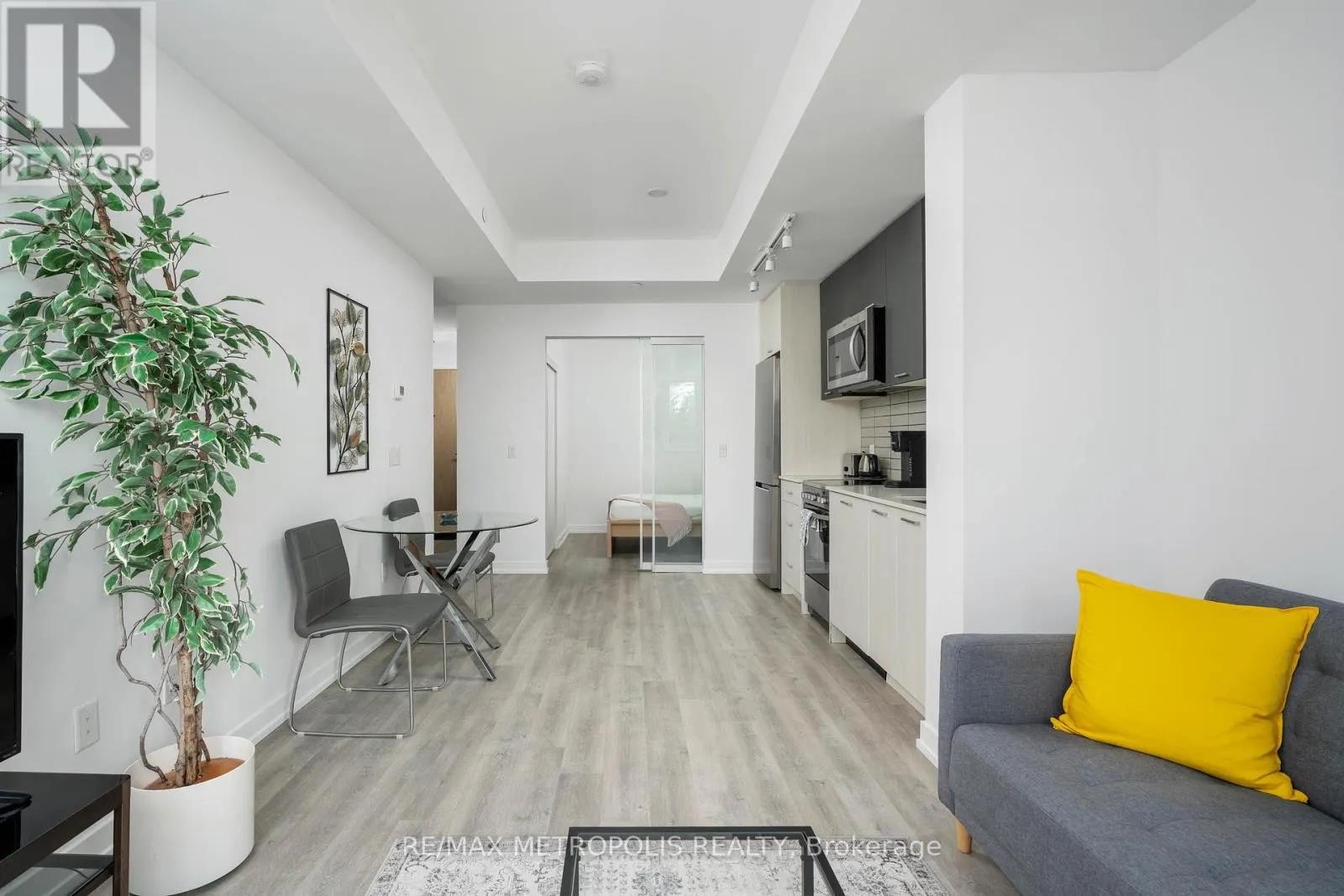 307 - 2300 ST CLAIR AVENUE W