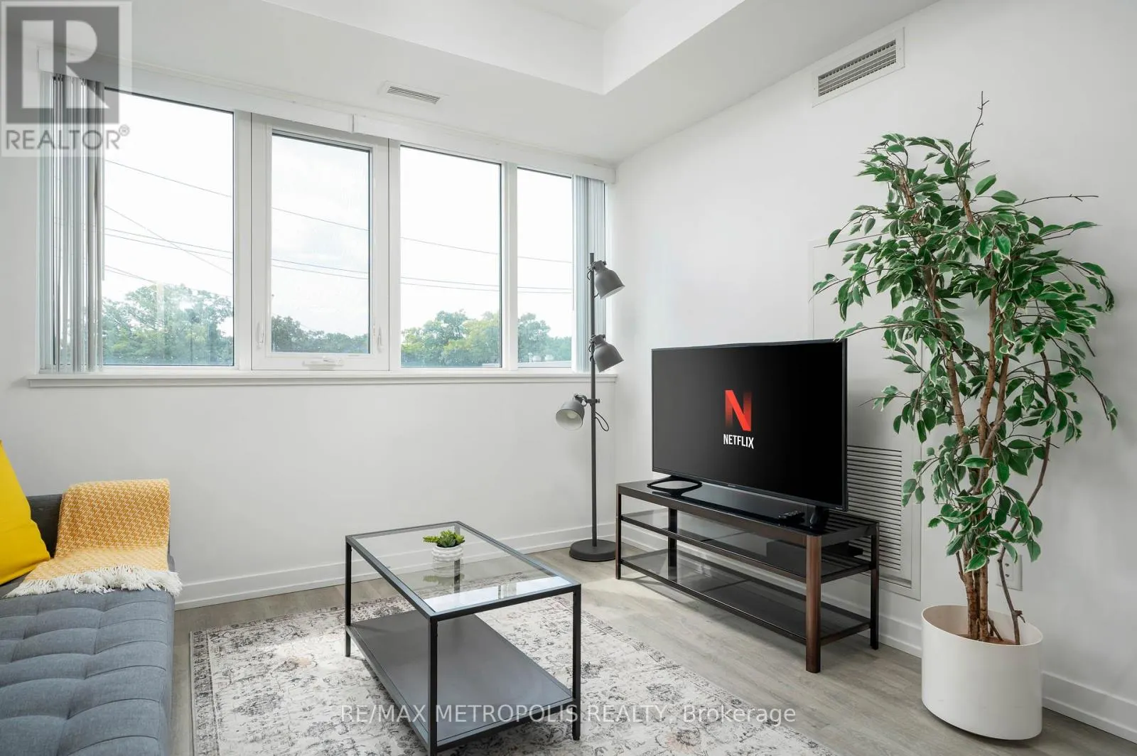 307 - 2300 ST CLAIR AVENUE W