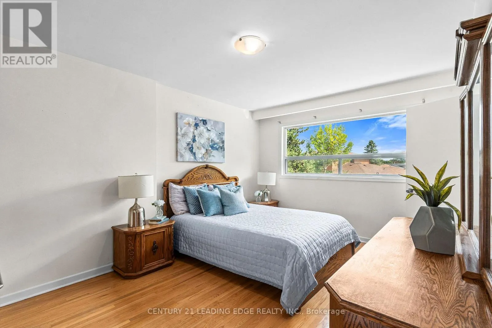 3651 BROOMHILL CRESCENT