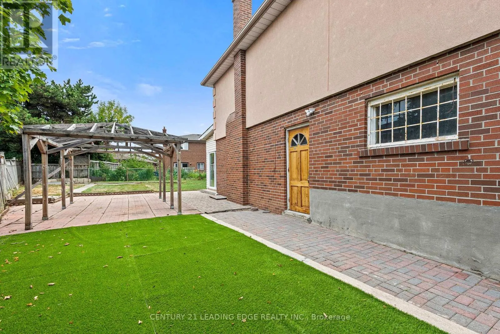 3651 BROOMHILL CRESCENT