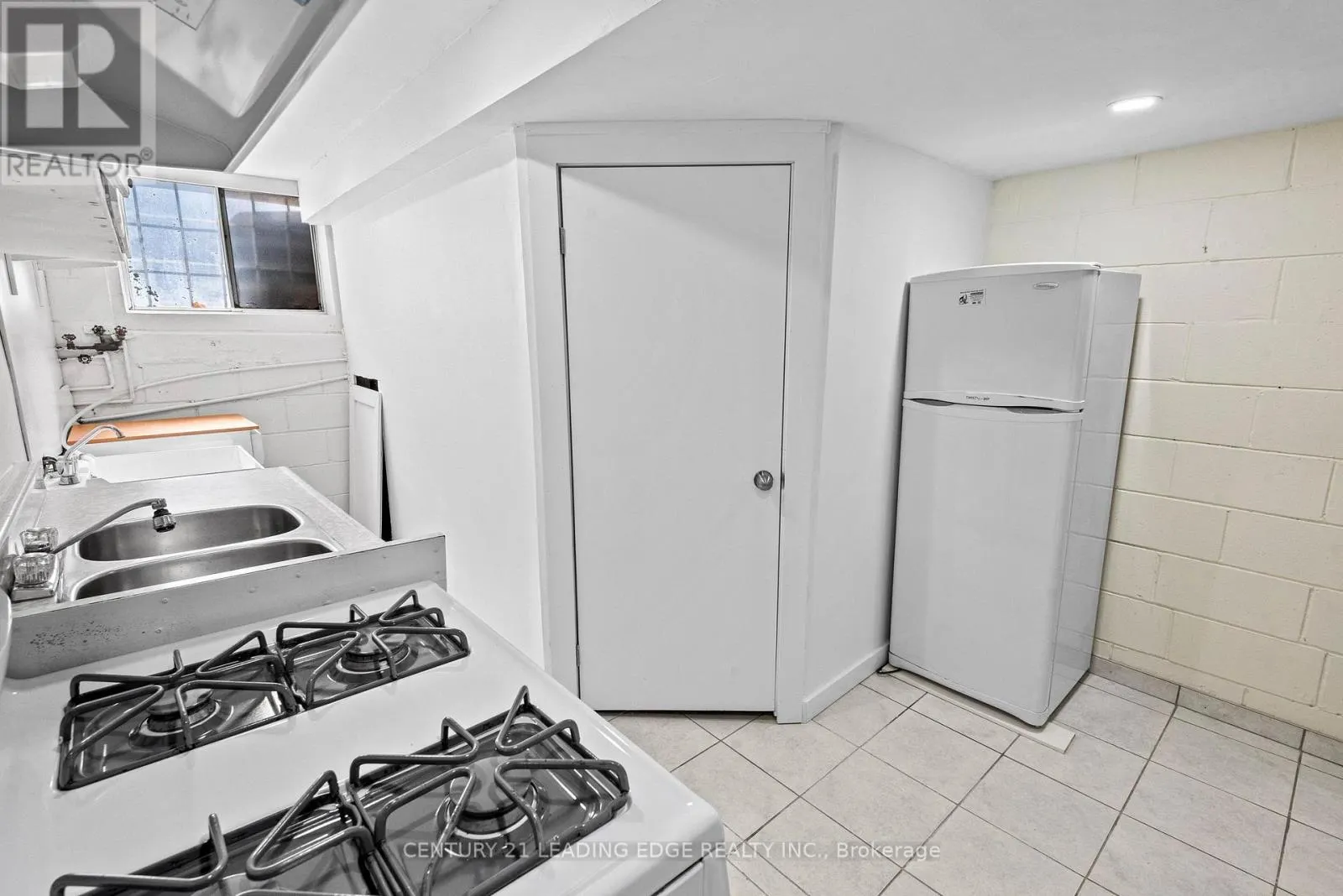 3651 BROOMHILL CRESCENT