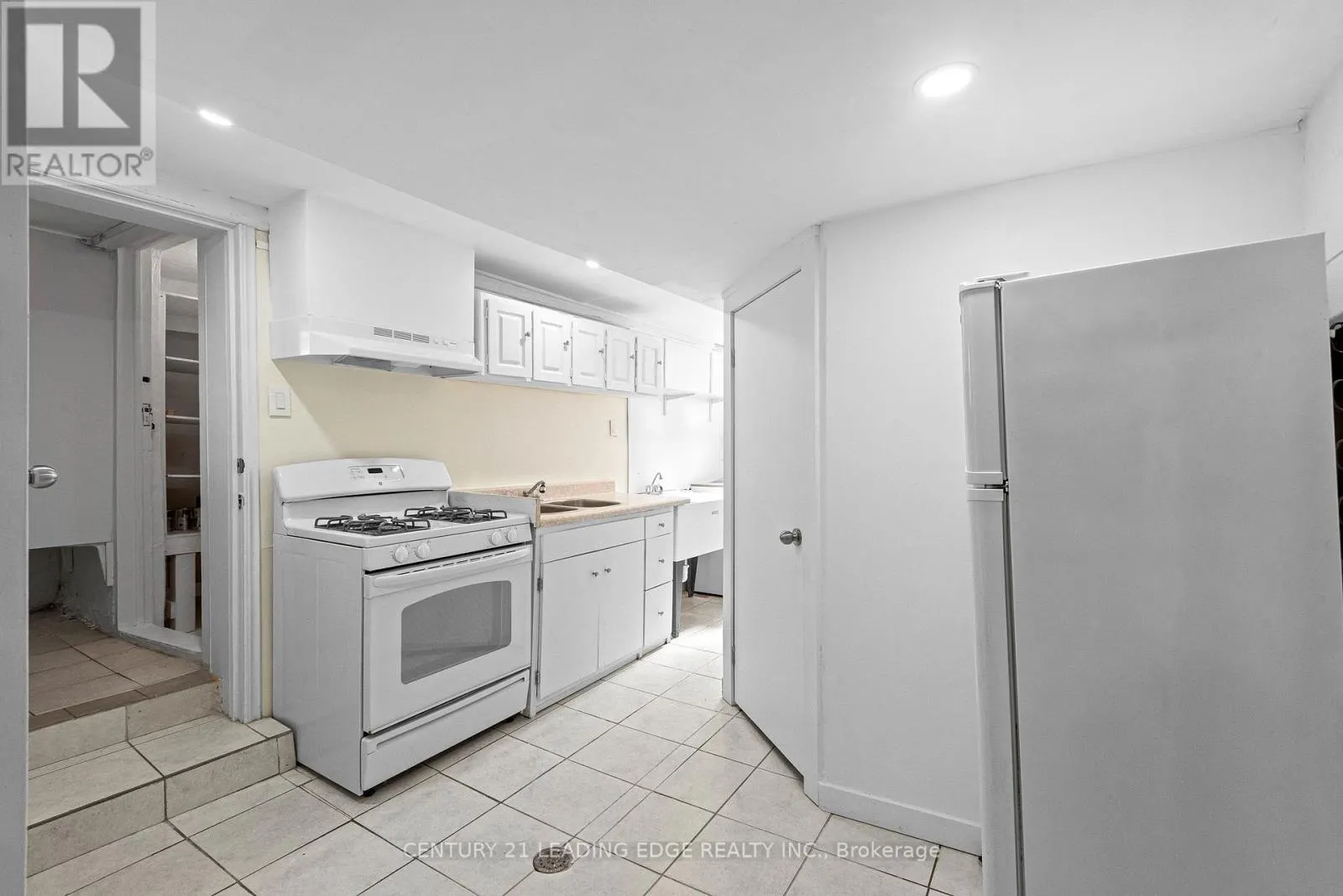 3651 BROOMHILL CRESCENT