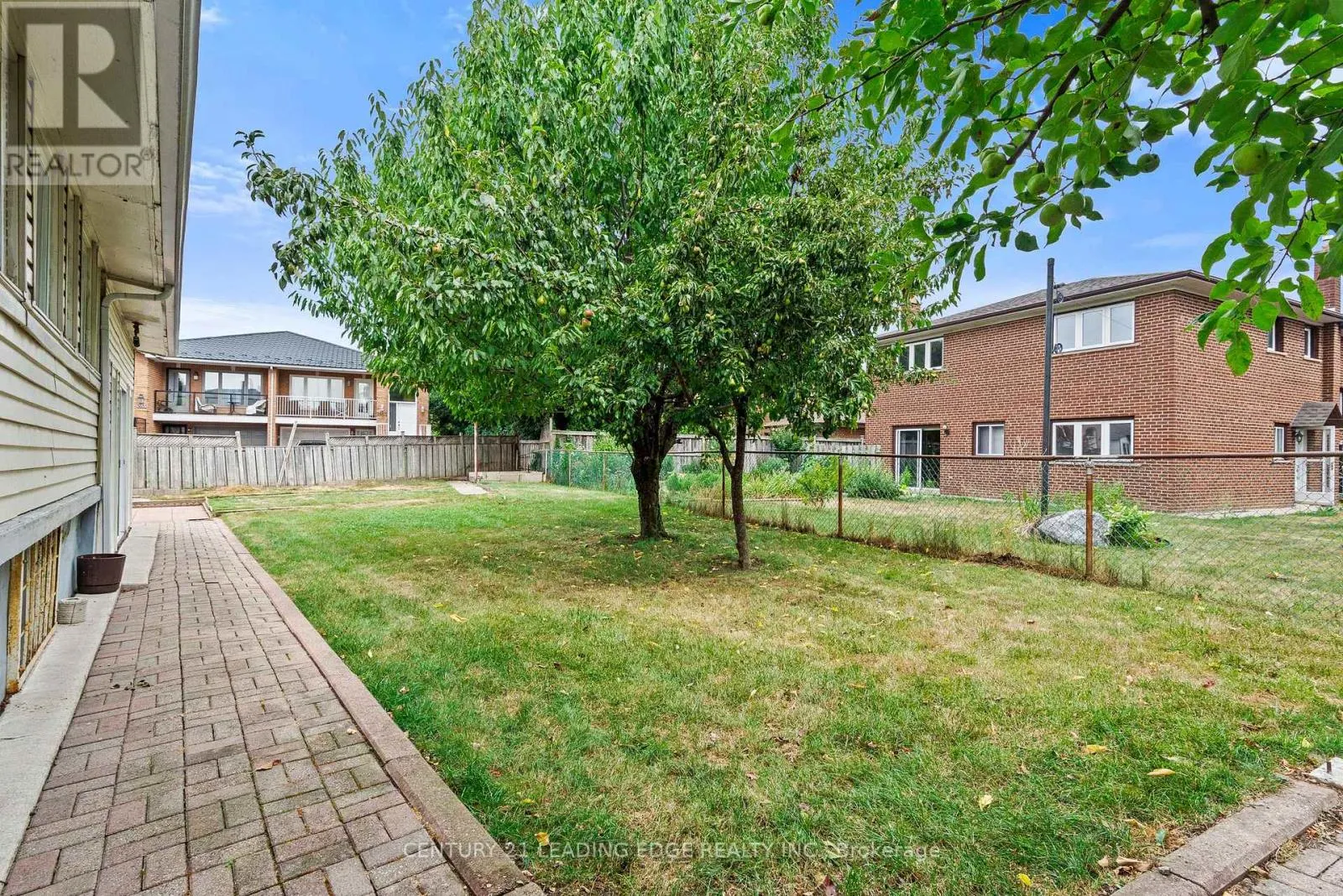 3651 BROOMHILL CRESCENT