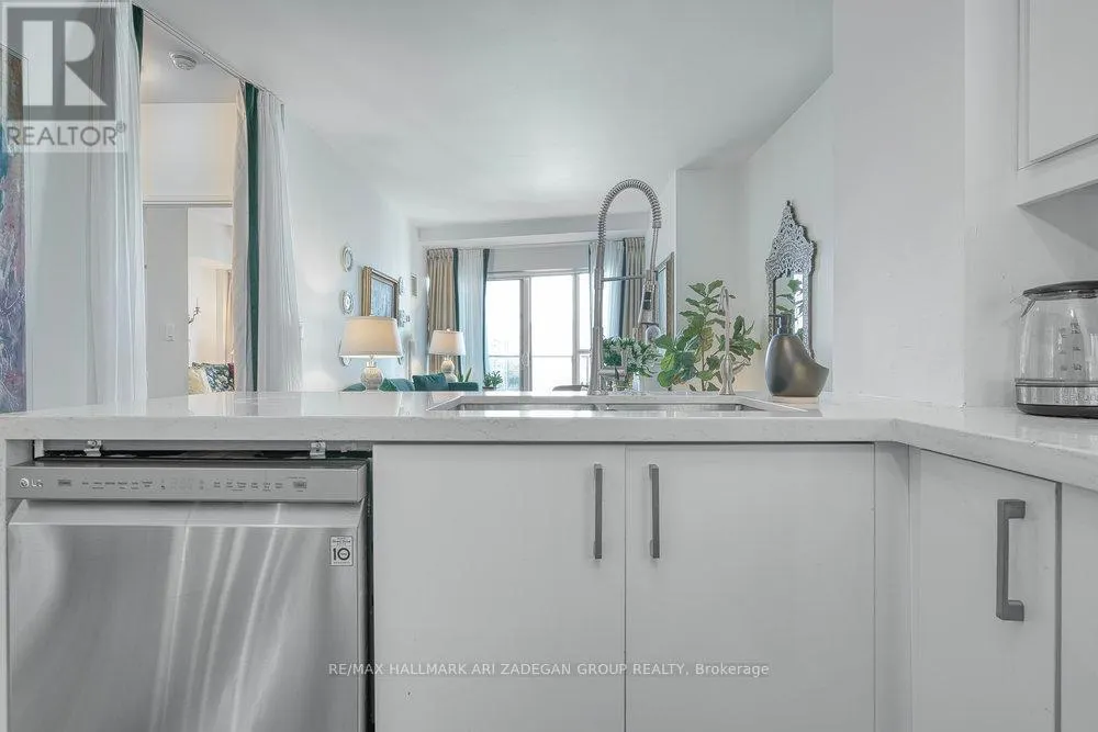 1507 - 60 ABSOLUTE AVENUE