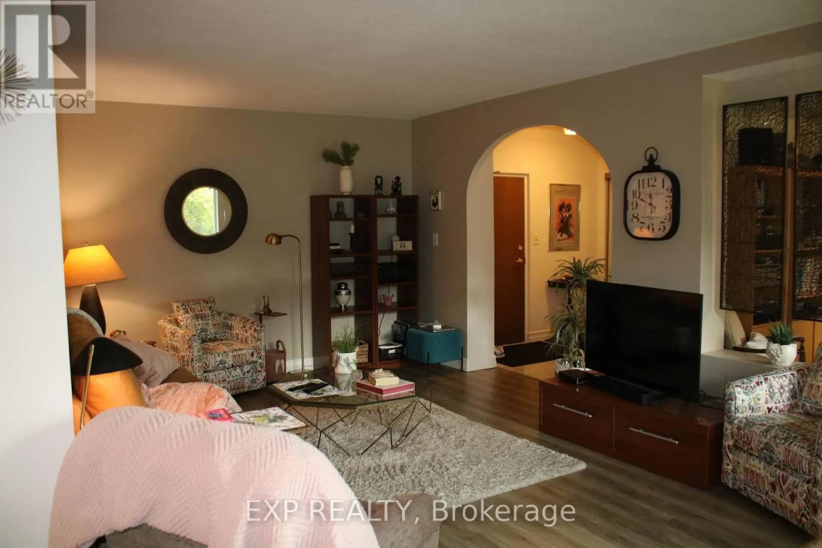 104 - 5250 LAKESHORE ROAD, #104