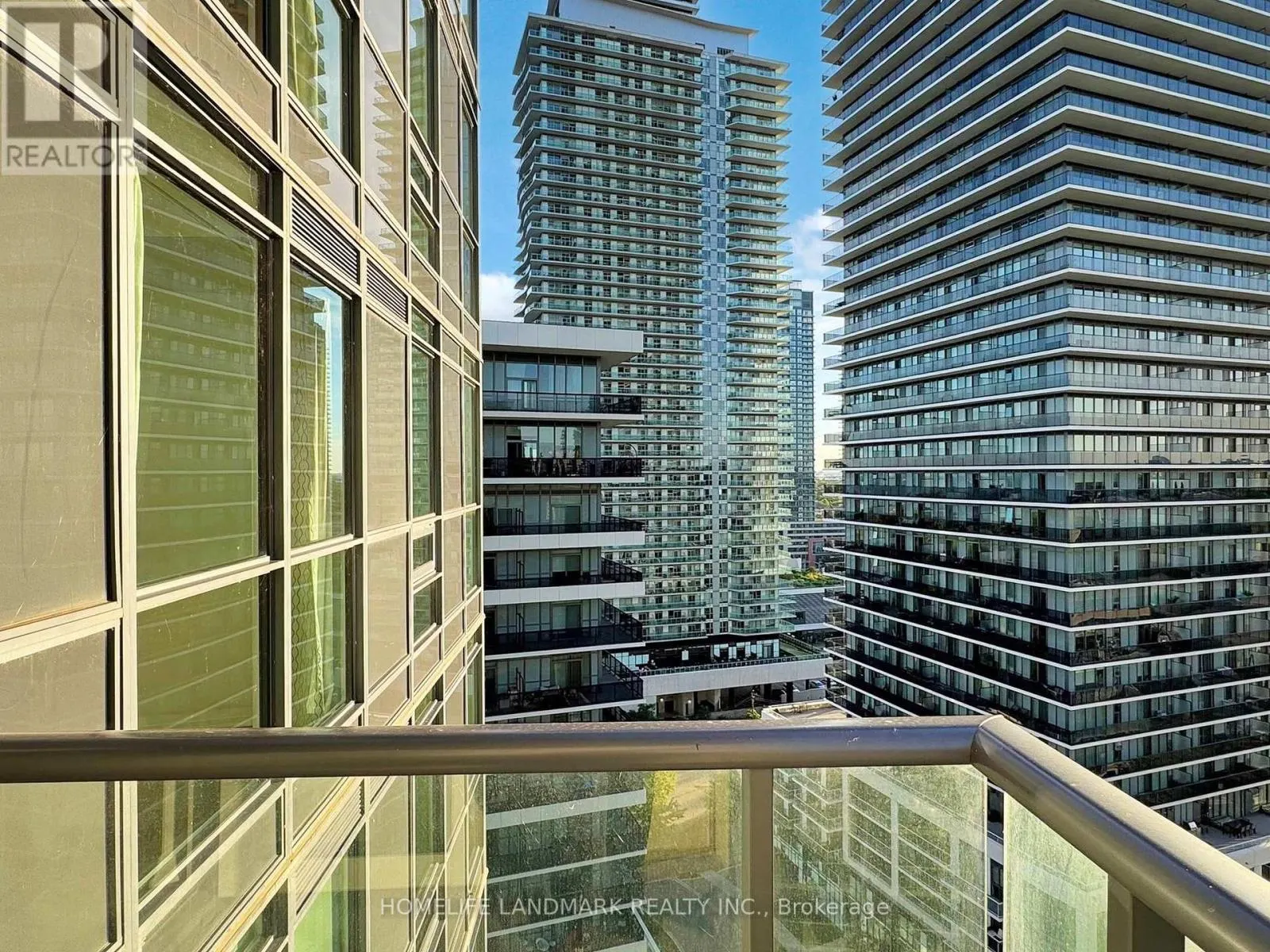 1608 - 59 ANNIE CRAIG DRIVE