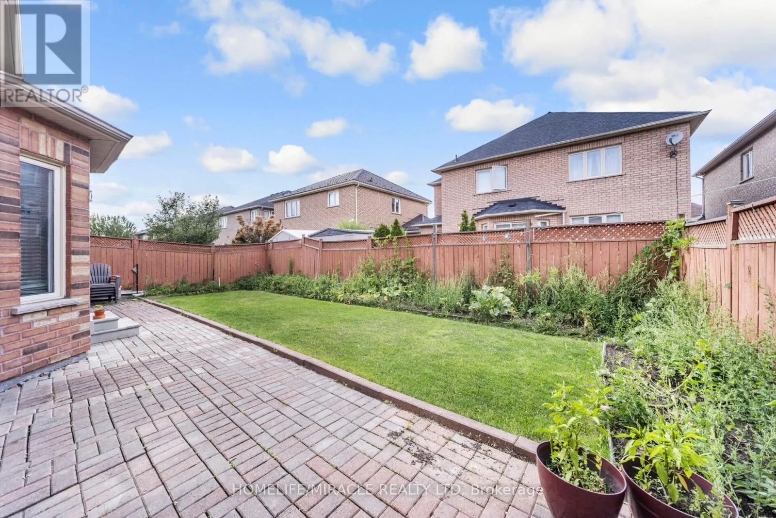 17 MAINARD CRESCENT