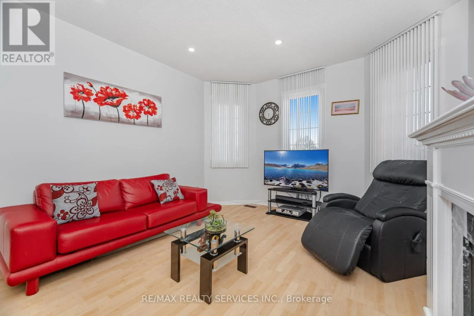59 HULLEN CRESCENT