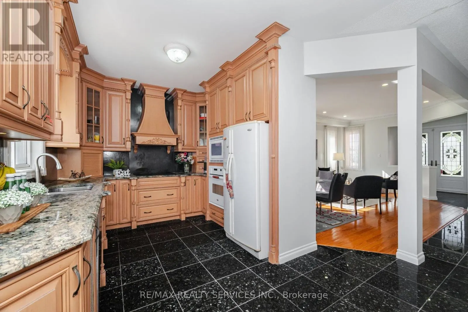 59 HULLEN CRESCENT