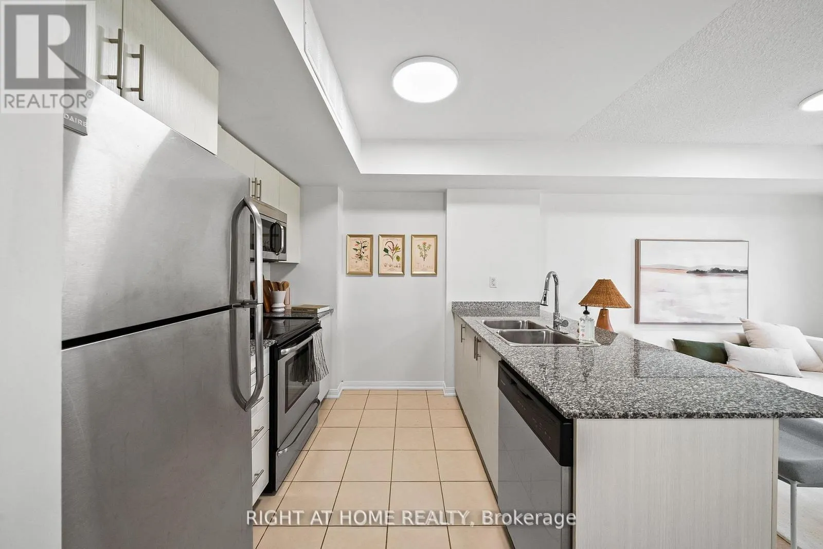 229 - 11 FOUNDRY AVENUE