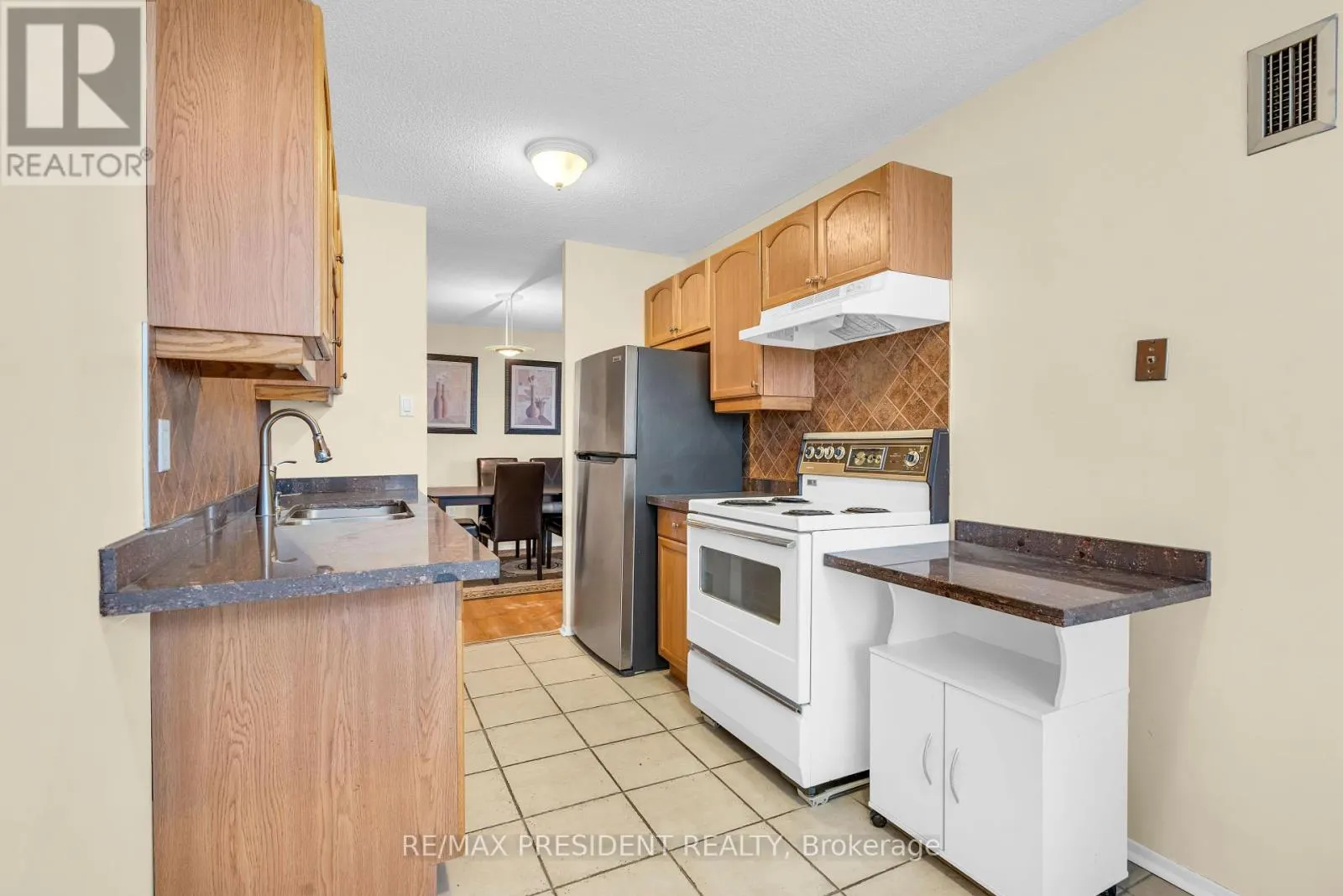 1408 - 21 KNIGHTSBRIDGE ROAD