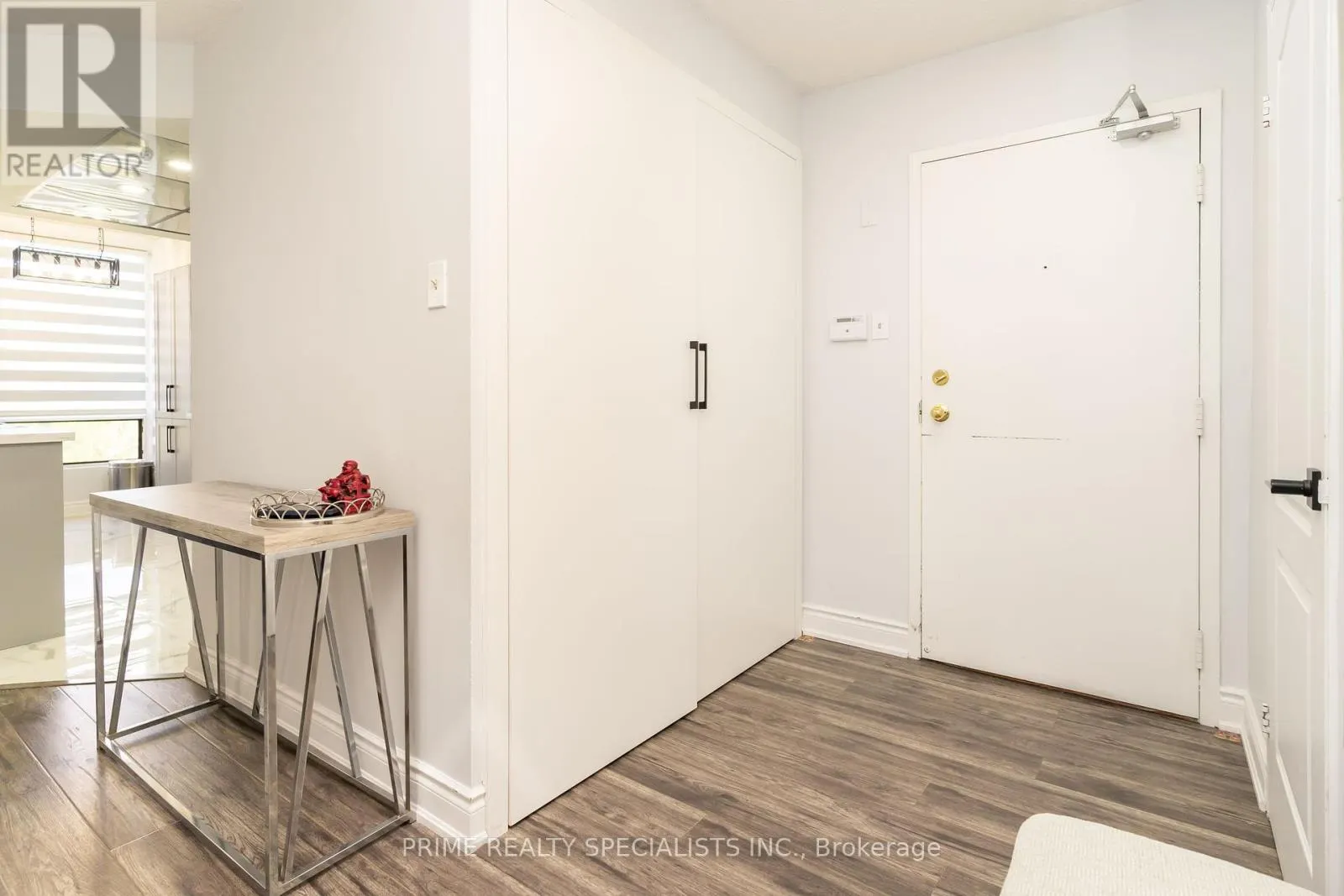 611 - 26 HANOVER ROAD