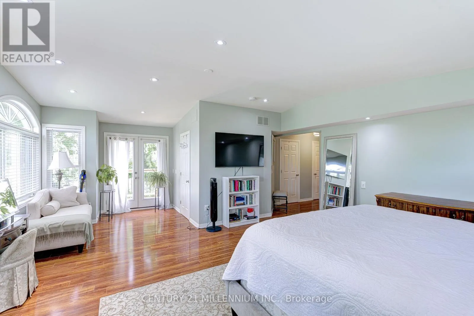17 EVESHAM CRESCENT