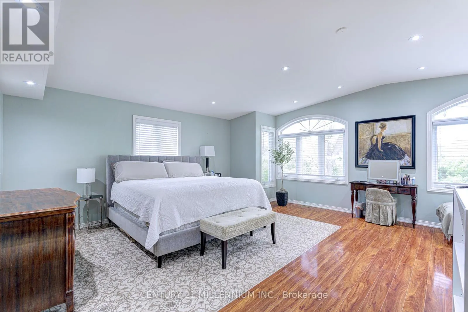 17 EVESHAM CRESCENT