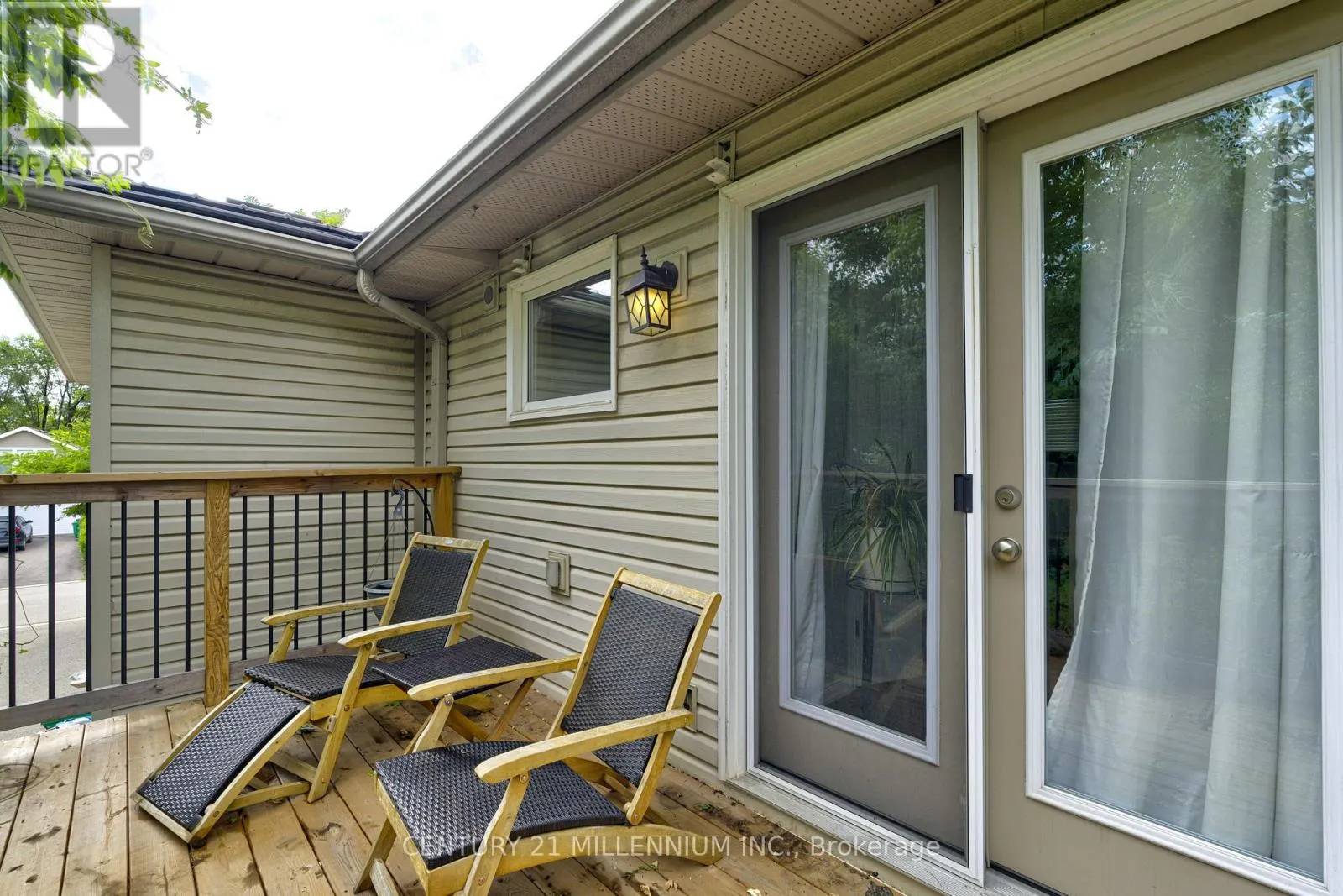 17 EVESHAM CRESCENT