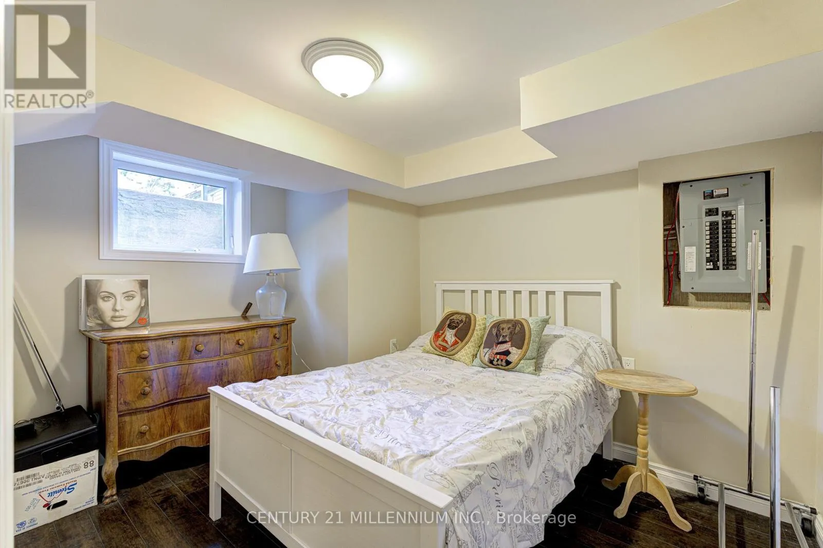 17 EVESHAM CRESCENT