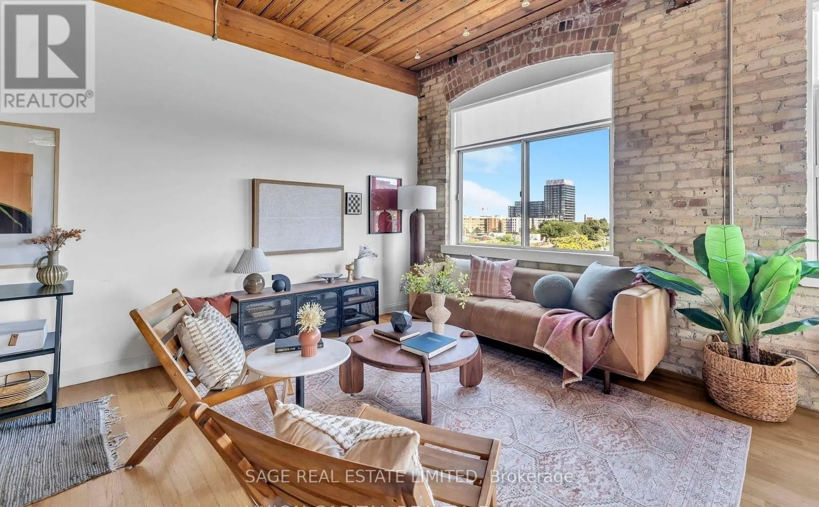 501 - 24 NOBLE STREET