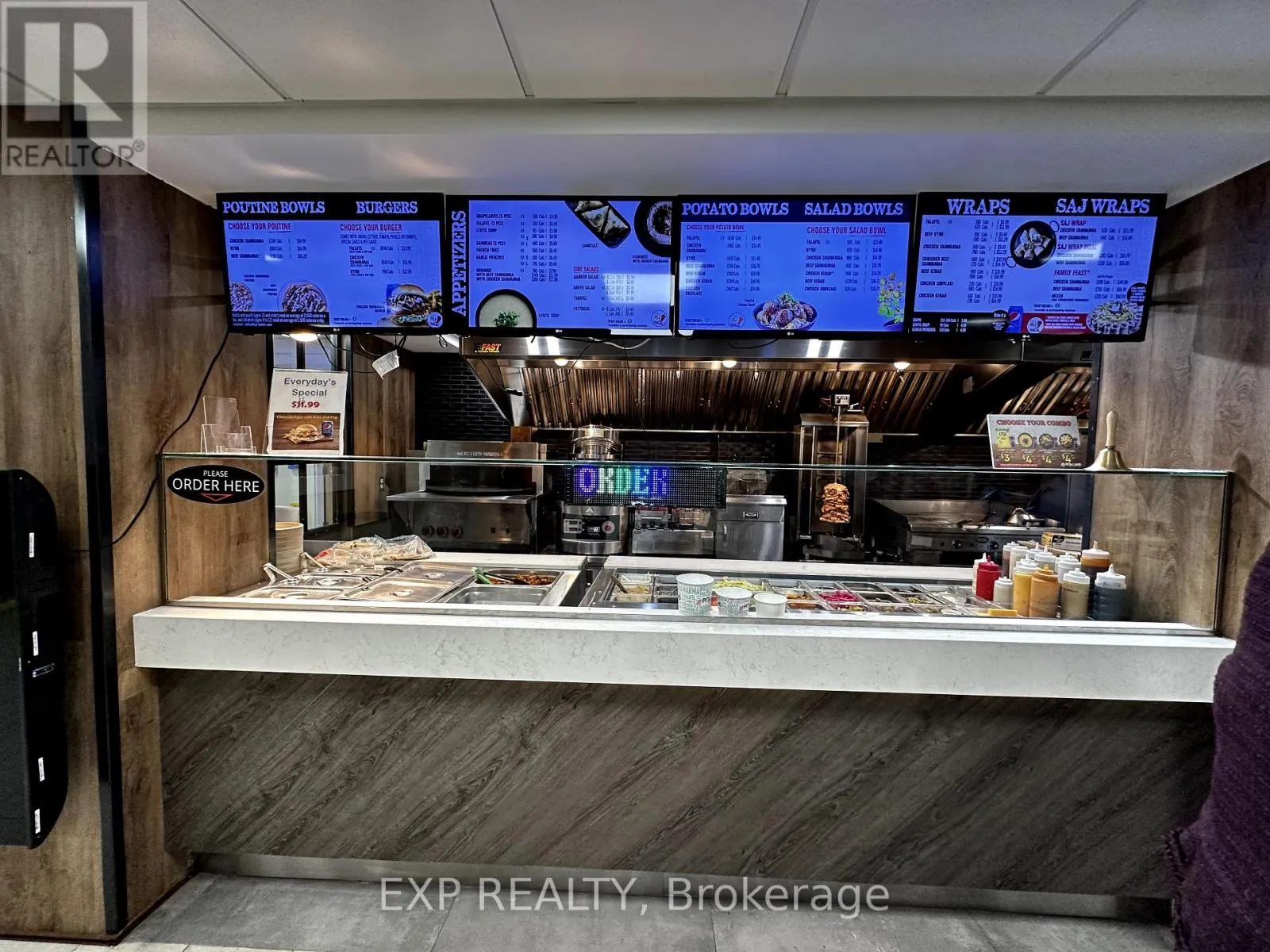 7 - 100 QUEENSWAY W