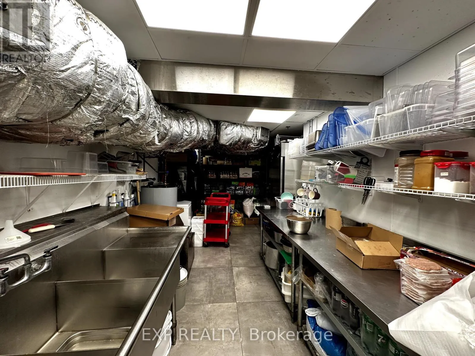 7 - 100 QUEENSWAY W