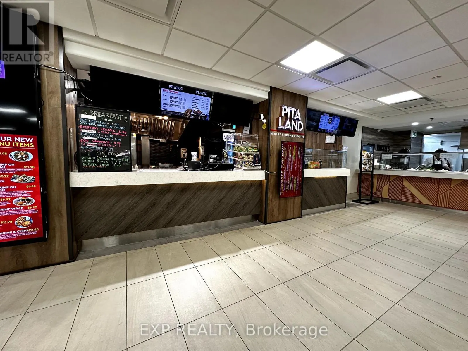 7 - 100 QUEENSWAY W