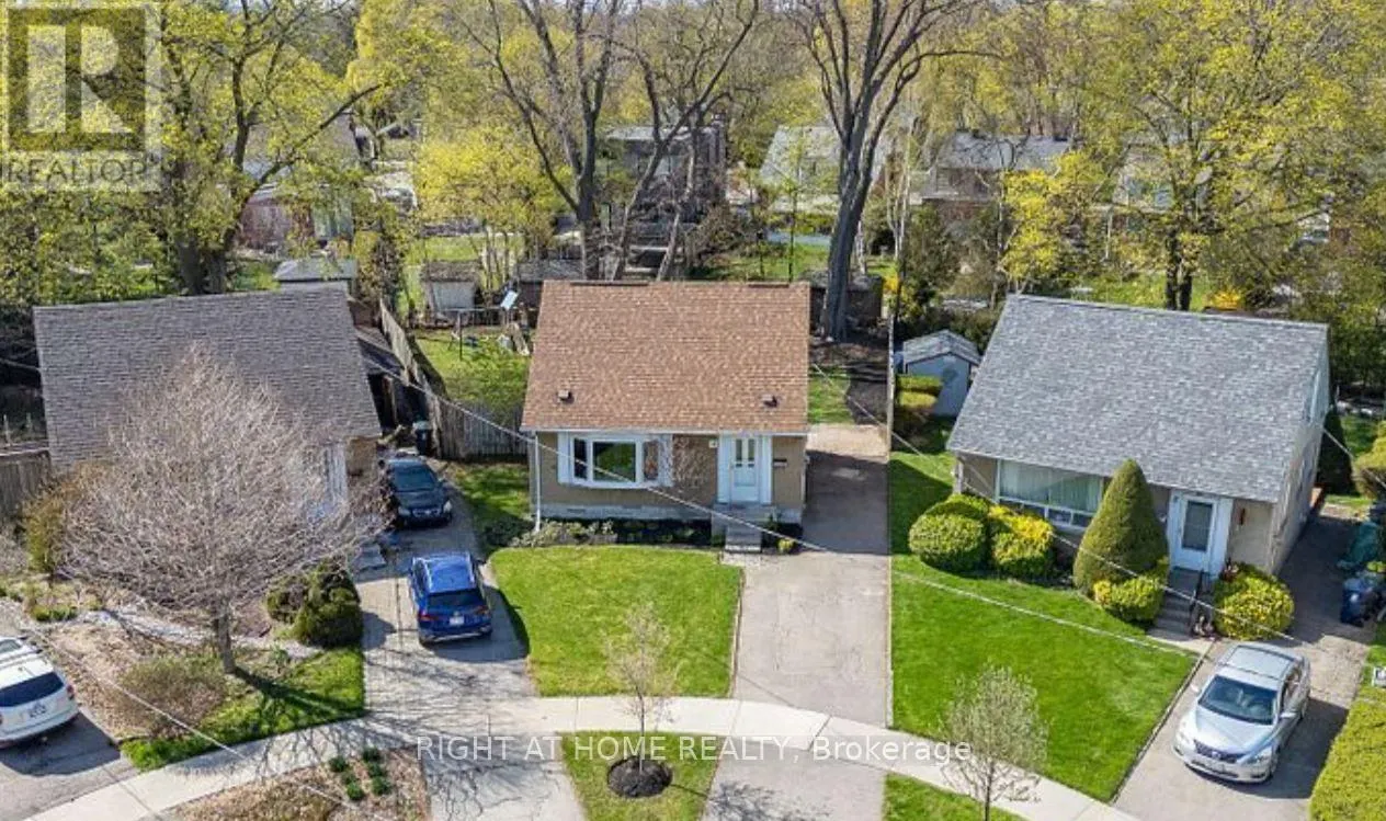 10 WOODBURY PLACE