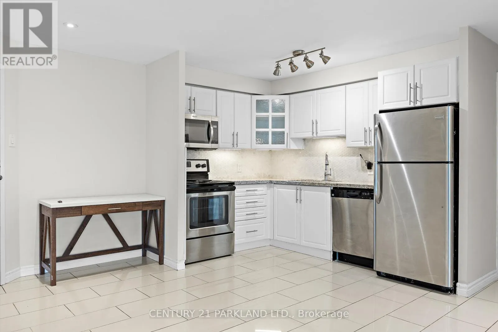 112 - 35 TRAILWOOD DRIVE