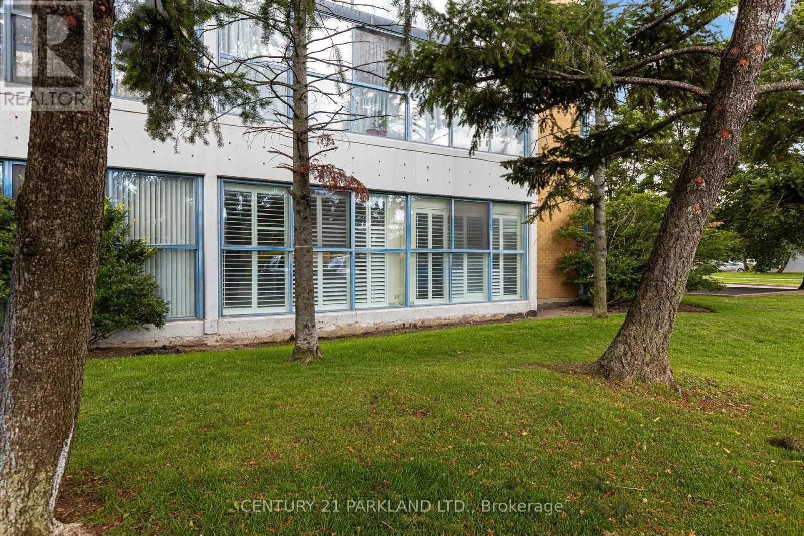 112 - 35 TRAILWOOD DRIVE