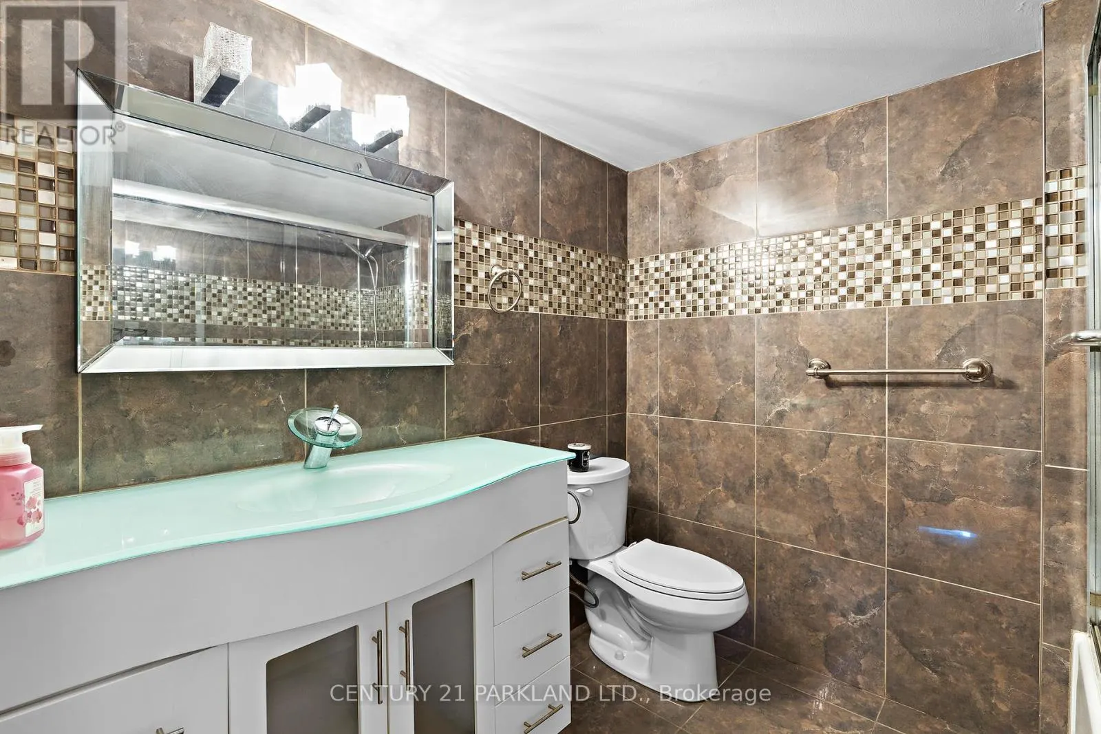 112 - 35 TRAILWOOD DRIVE
