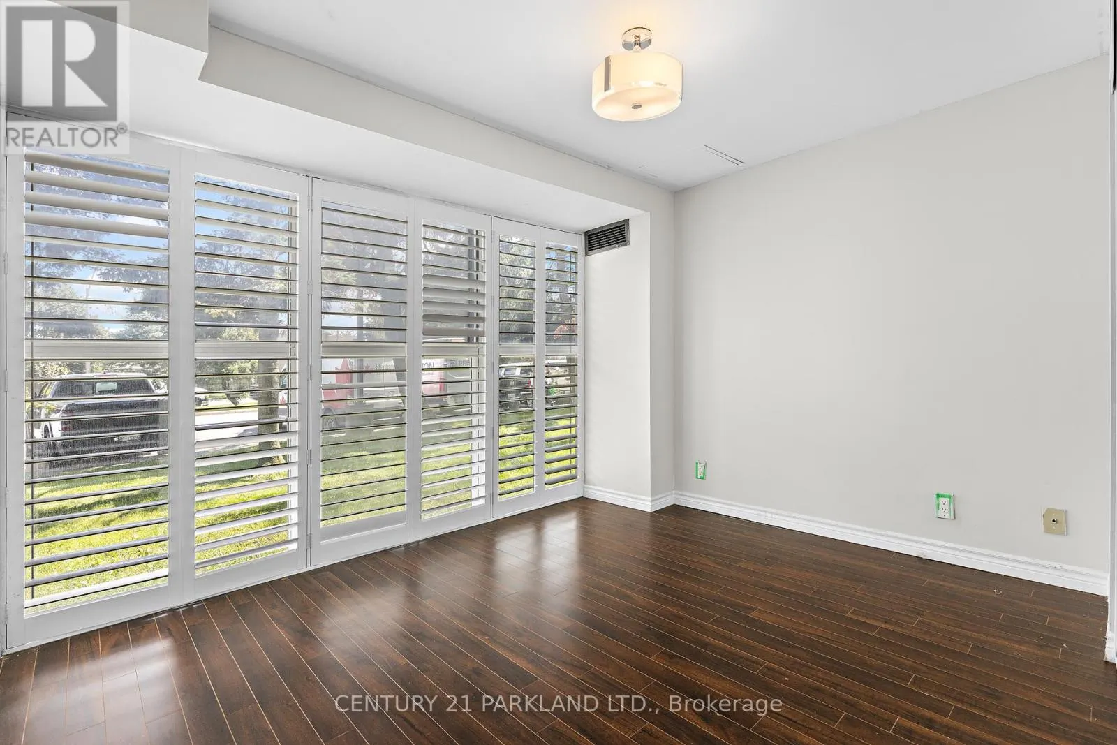 112 - 35 TRAILWOOD DRIVE