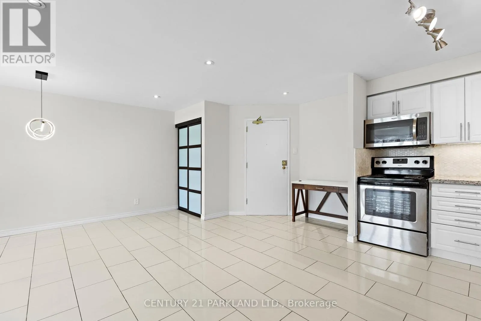 112 - 35 TRAILWOOD DRIVE