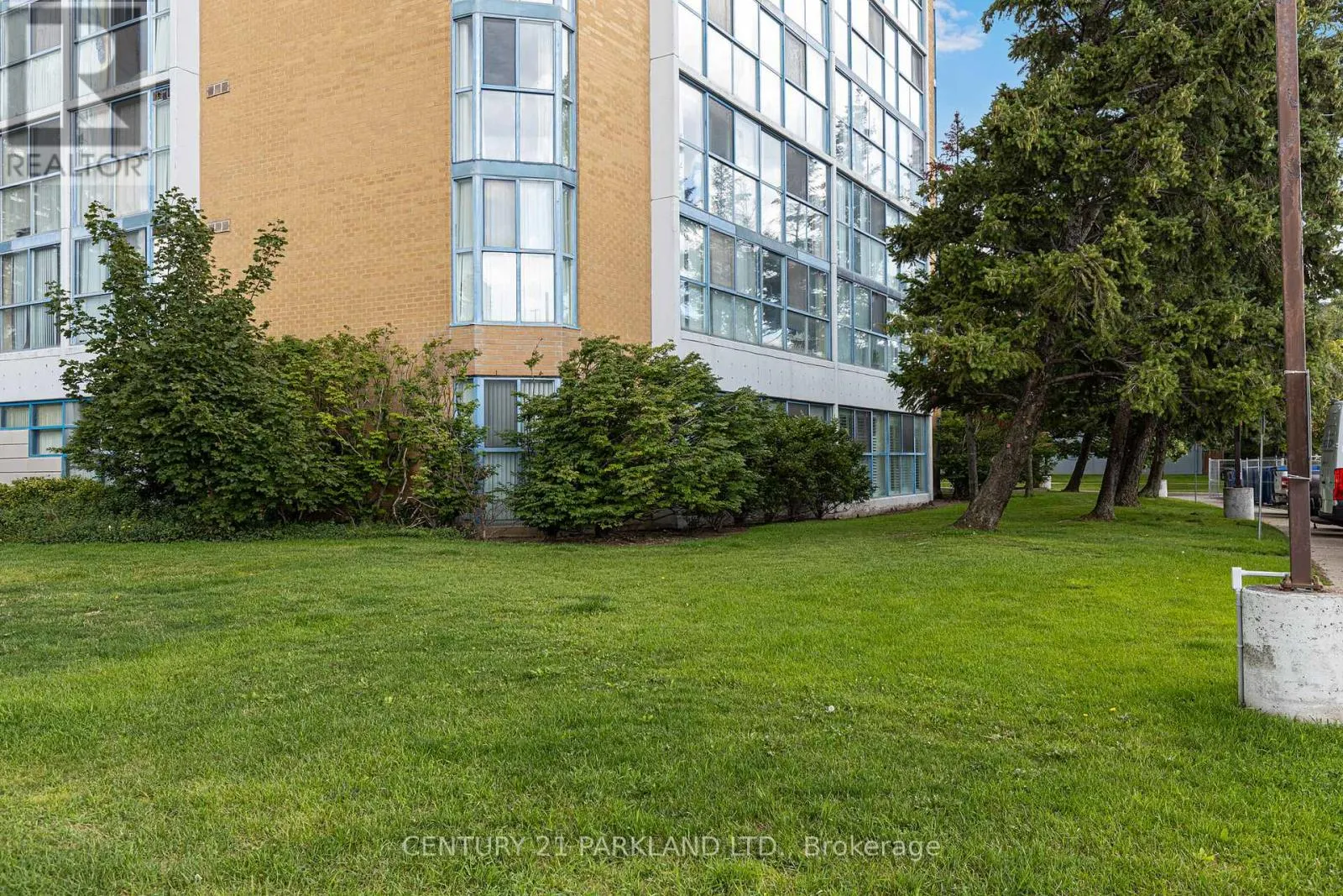 112 - 35 TRAILWOOD DRIVE
