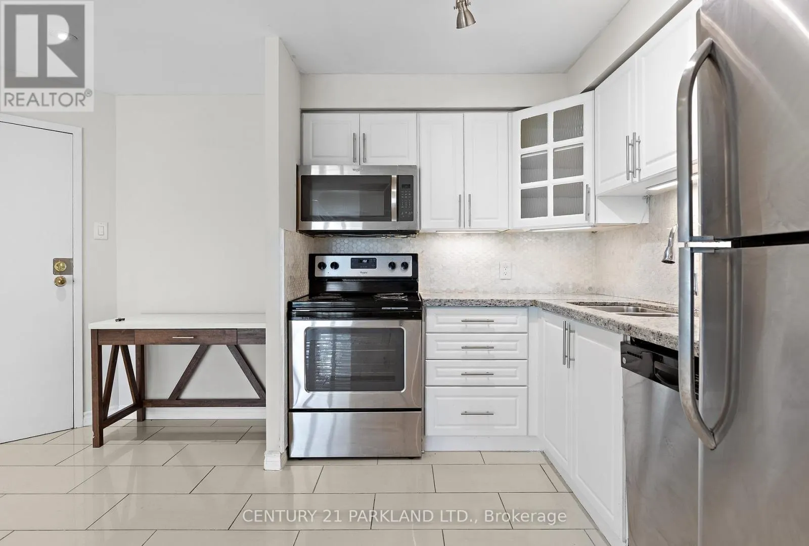 112 - 35 TRAILWOOD DRIVE