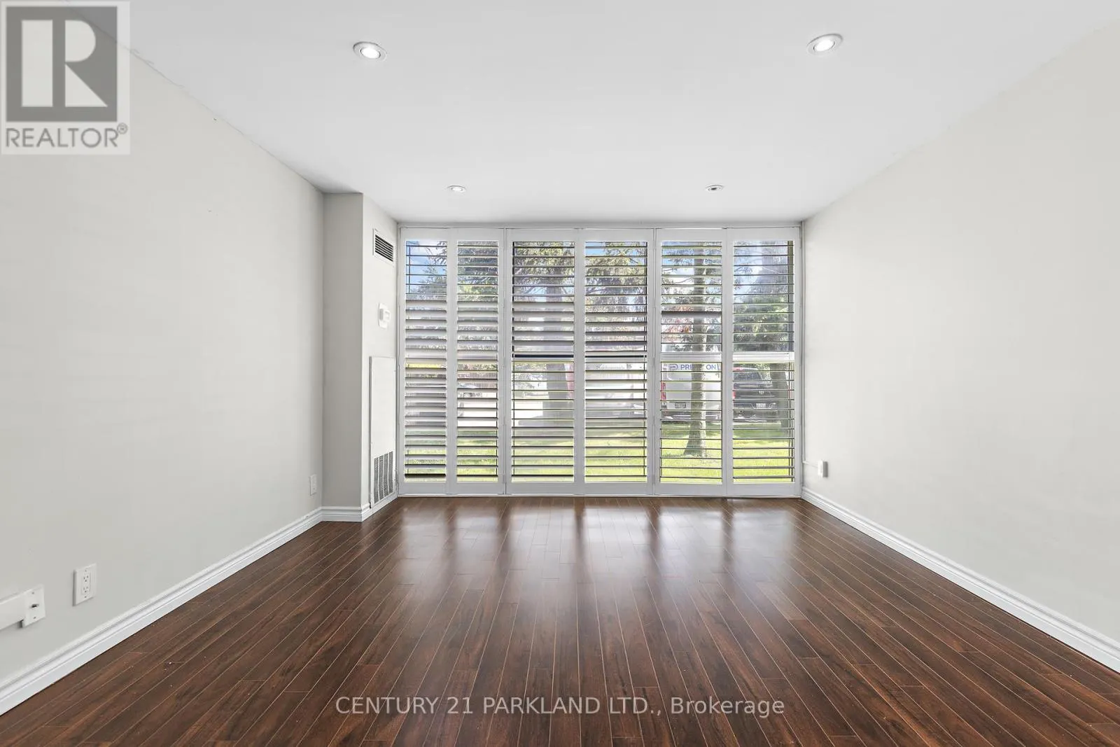112 - 35 TRAILWOOD DRIVE