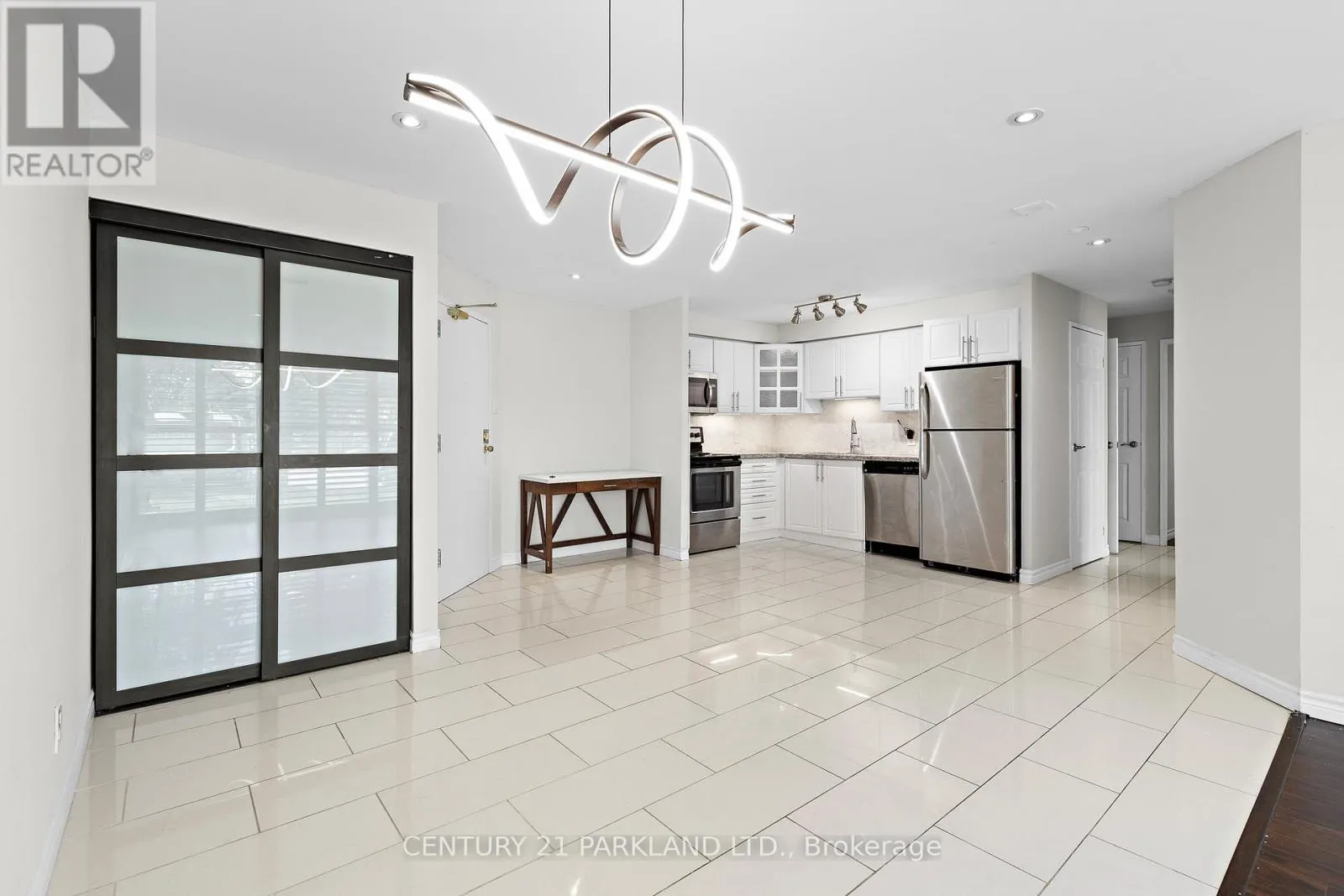 112 - 35 TRAILWOOD DRIVE