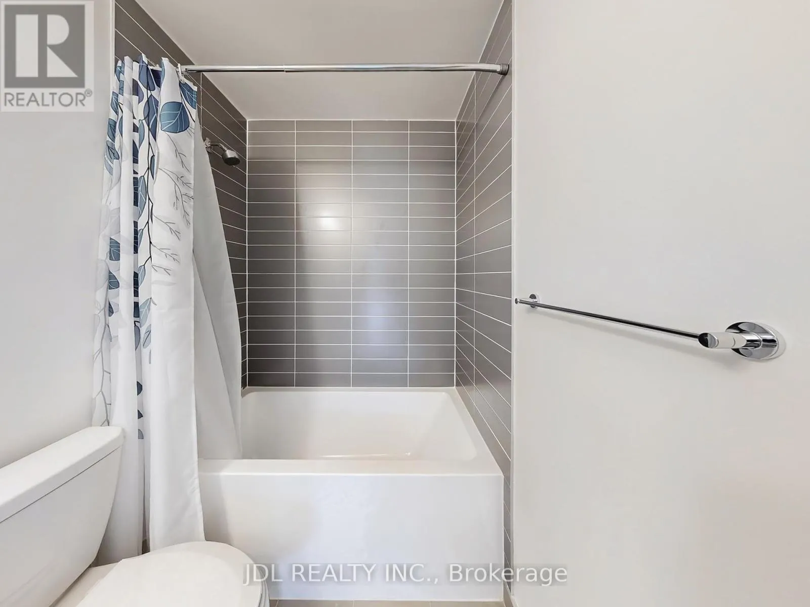 309 - 3079 TRAFALGAR ROAD E