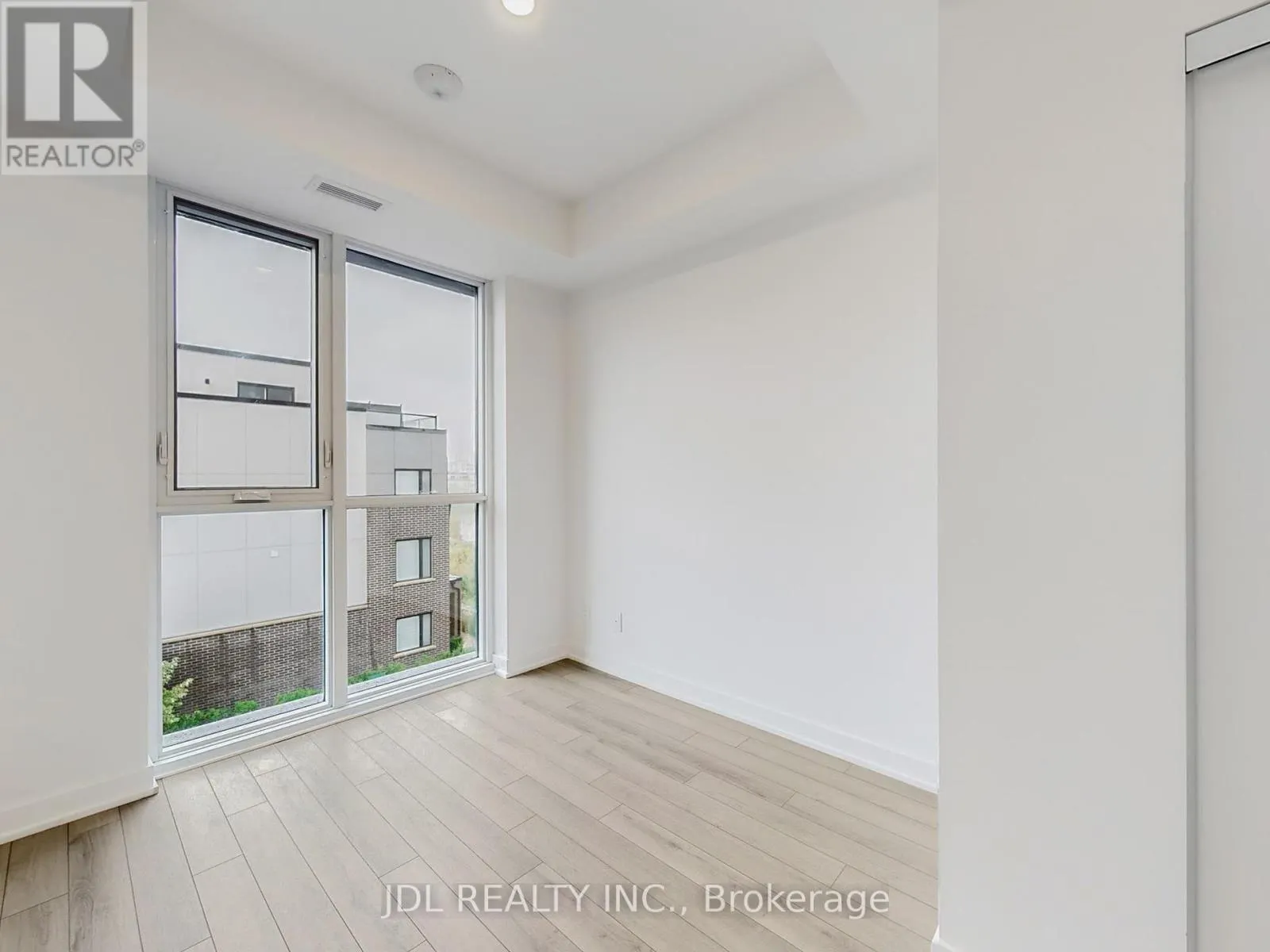 309 - 3079 TRAFALGAR ROAD E