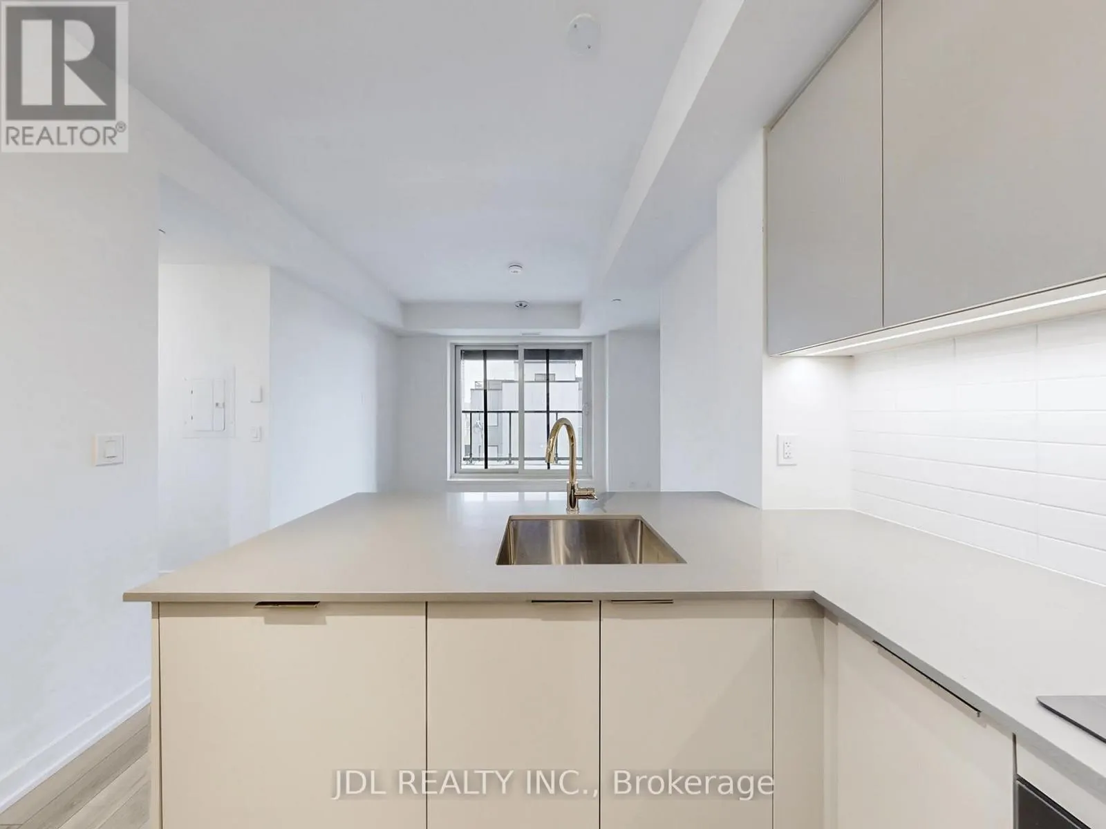 309 - 3079 TRAFALGAR ROAD E
