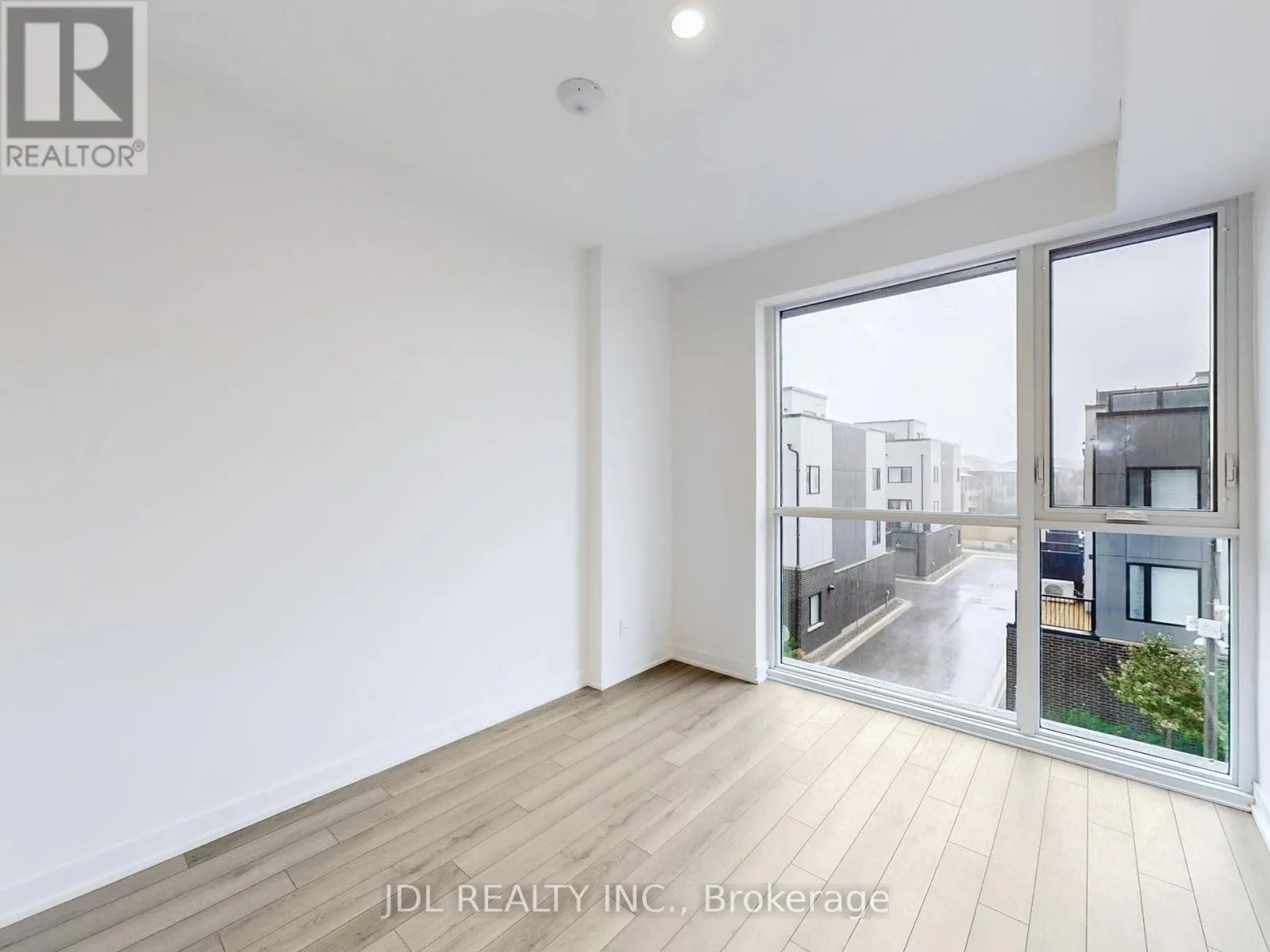 309 - 3079 TRAFALGAR ROAD E