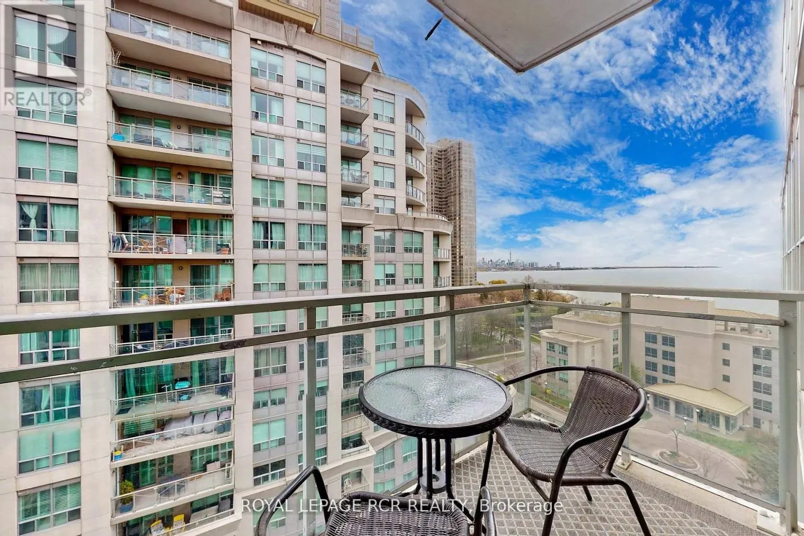 903 - 2067 LAKESHORE BOULEVARD W