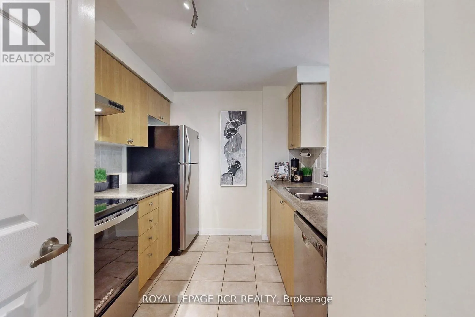 903 - 2067 LAKESHORE BOULEVARD W
