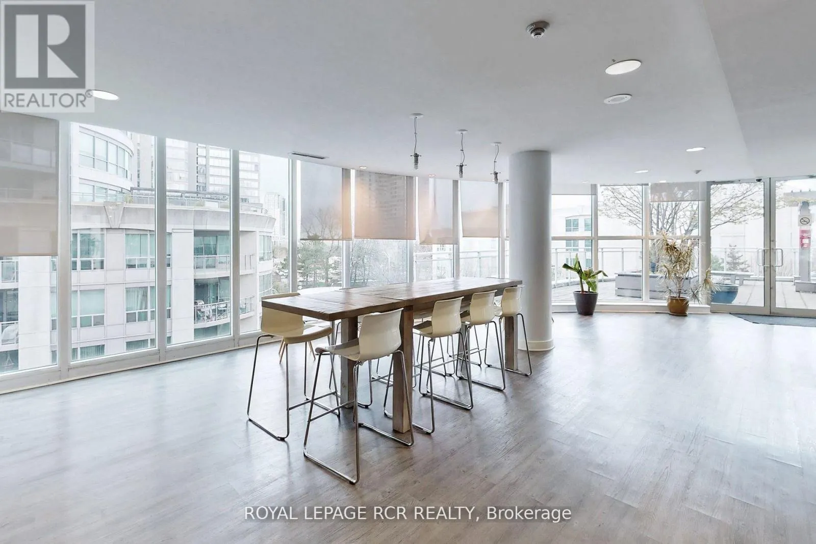 903 - 2067 LAKESHORE BOULEVARD W