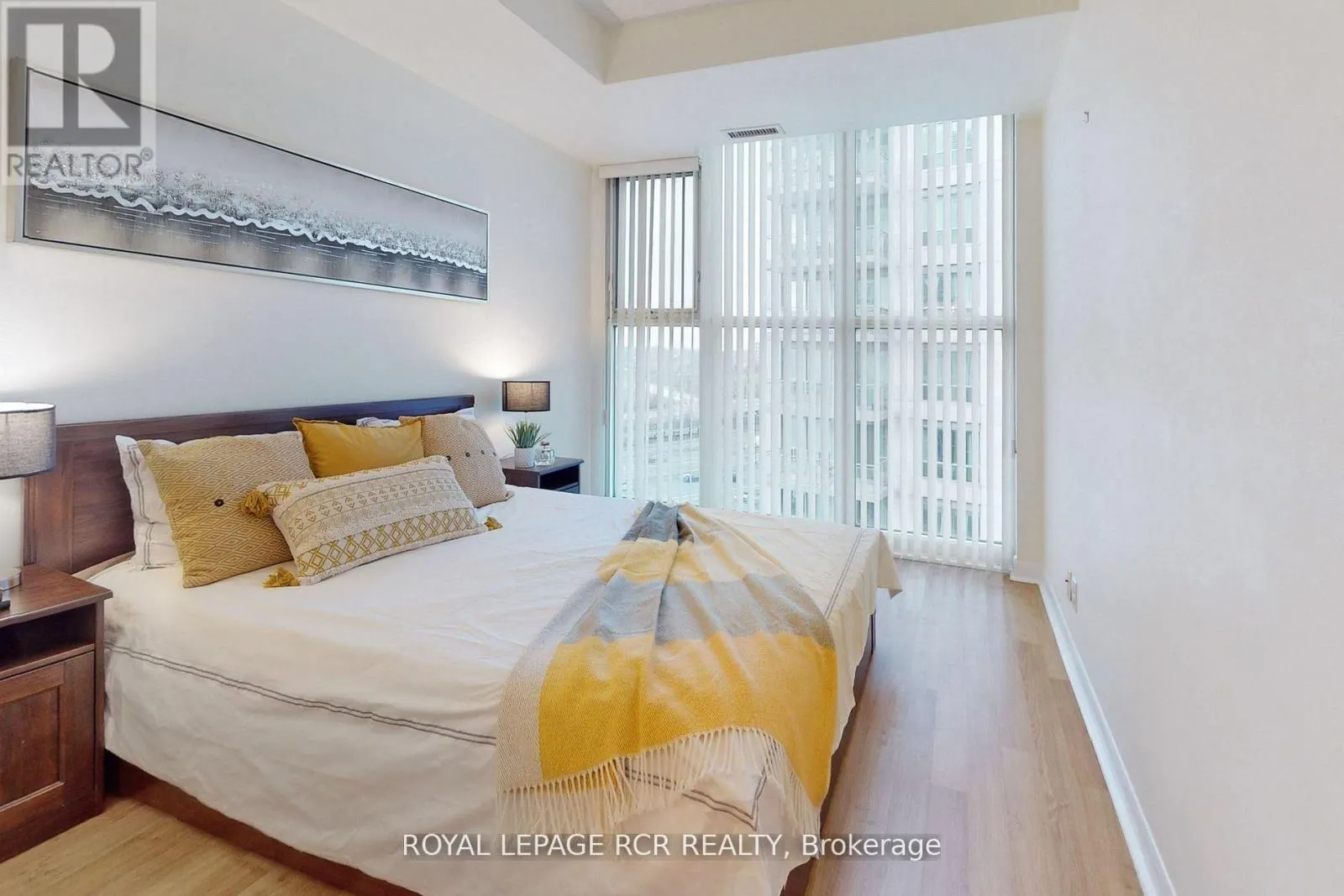 903 - 2067 LAKESHORE BOULEVARD W