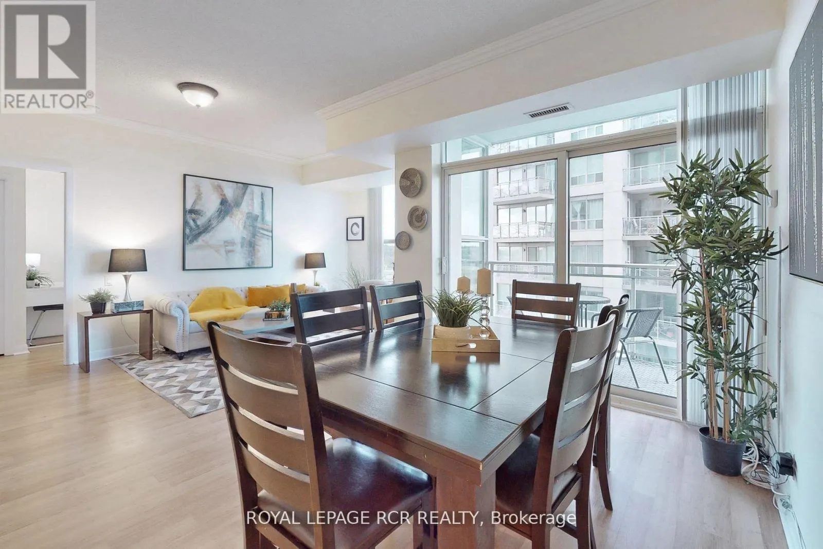 903 - 2067 LAKESHORE BOULEVARD W
